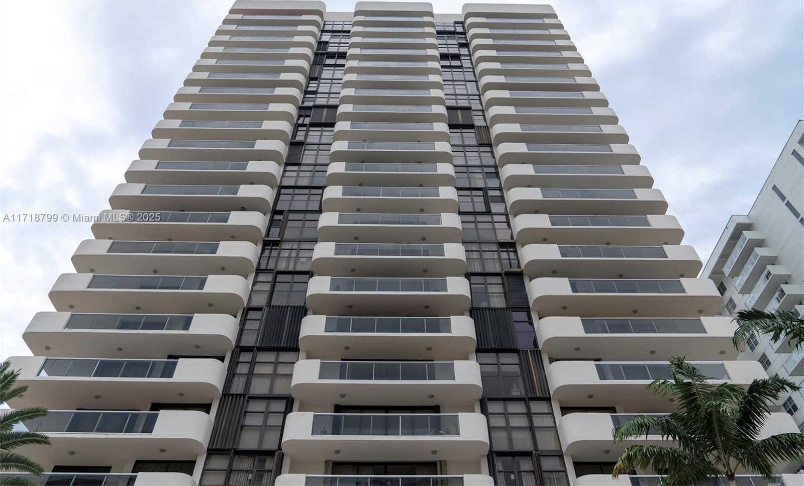 Small Image of 5757 COLLINS AVE #1604, Miami Beach Number 3