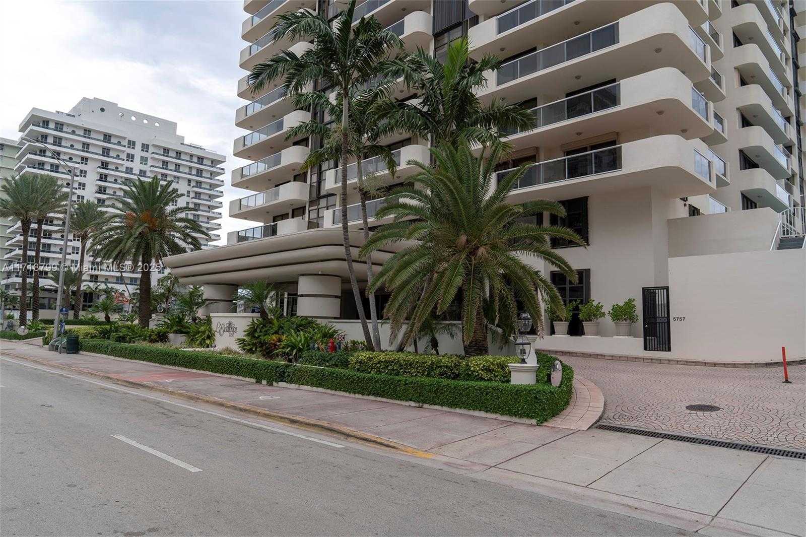 Small Image of 5757 COLLINS AVE #1604, Miami Beach Number 4