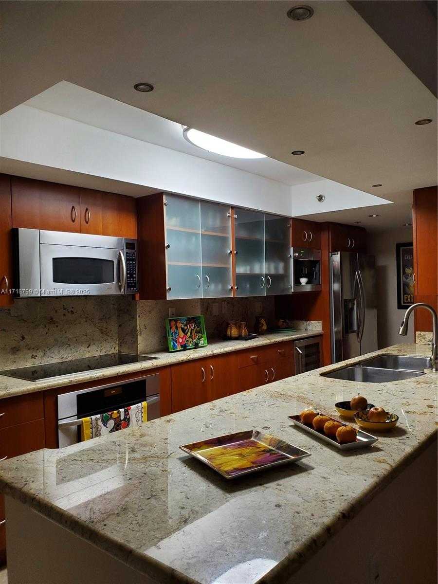 Small Image of 5757 COLLINS AVE #1604, Miami Beach Number 47