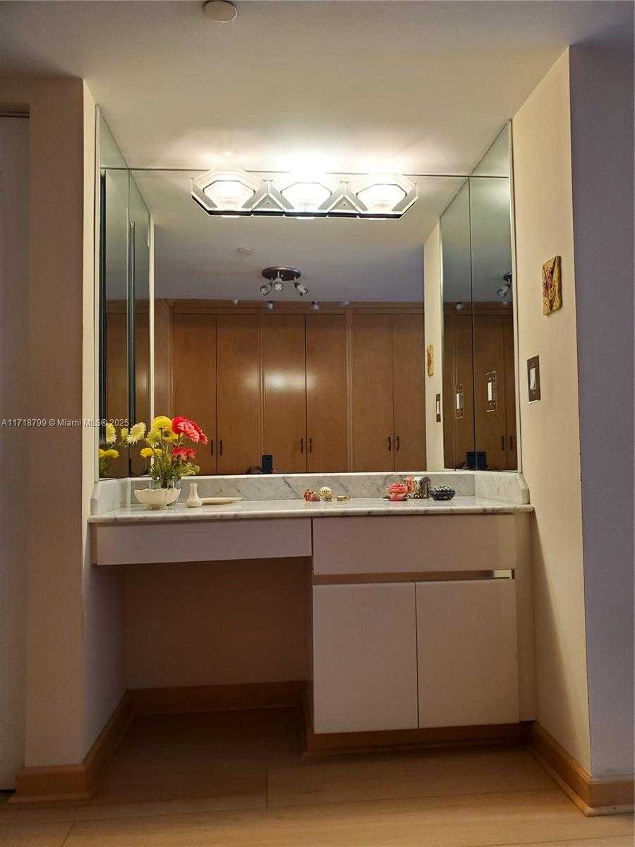 Small Image of 5757 COLLINS AVE #1604, Miami Beach Number 51