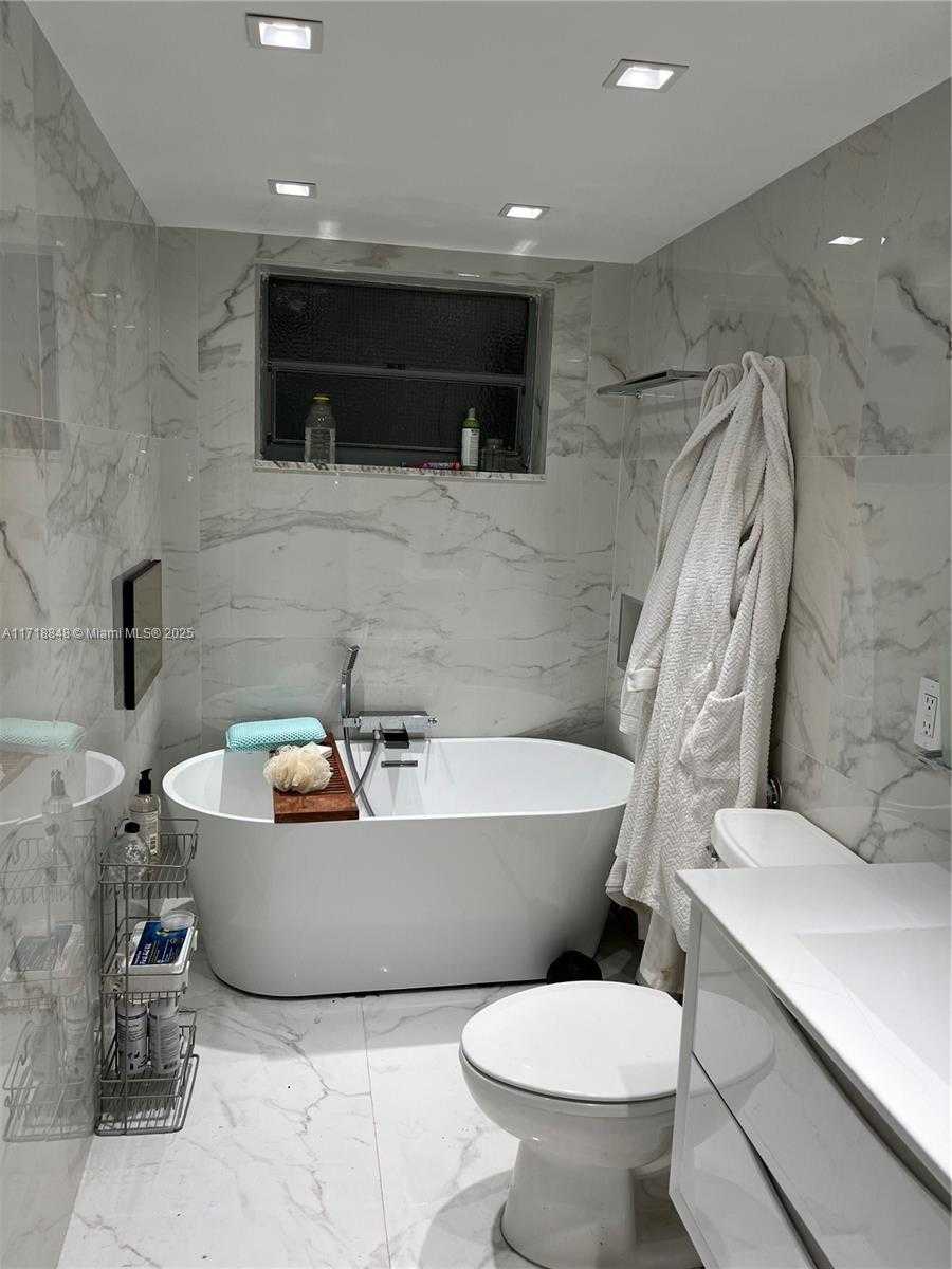 Small Image of 4000 NORTH EAST 170 ST #102, North Miami Beach Number 13