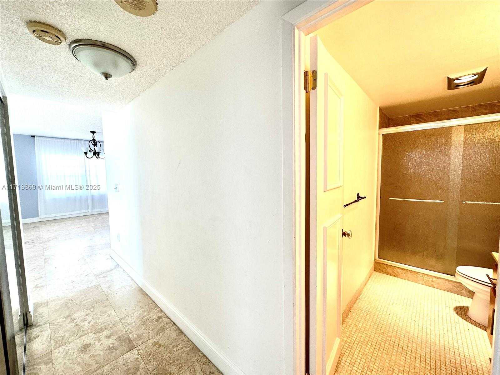 Small Image of 500 BAYVIEW DR #1531, Sunny Isles Beach Number 12