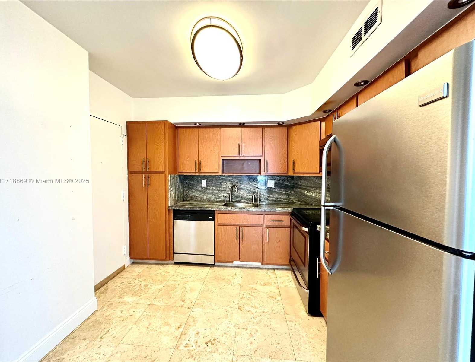 Small Image of 500 BAYVIEW DR #1531, Sunny Isles Beach Number 3