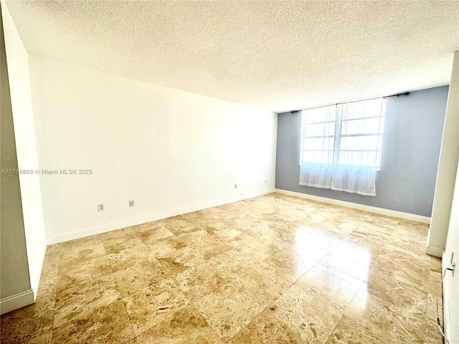 Small Image of 500 BAYVIEW DR #1531, Sunny Isles Beach Number 8