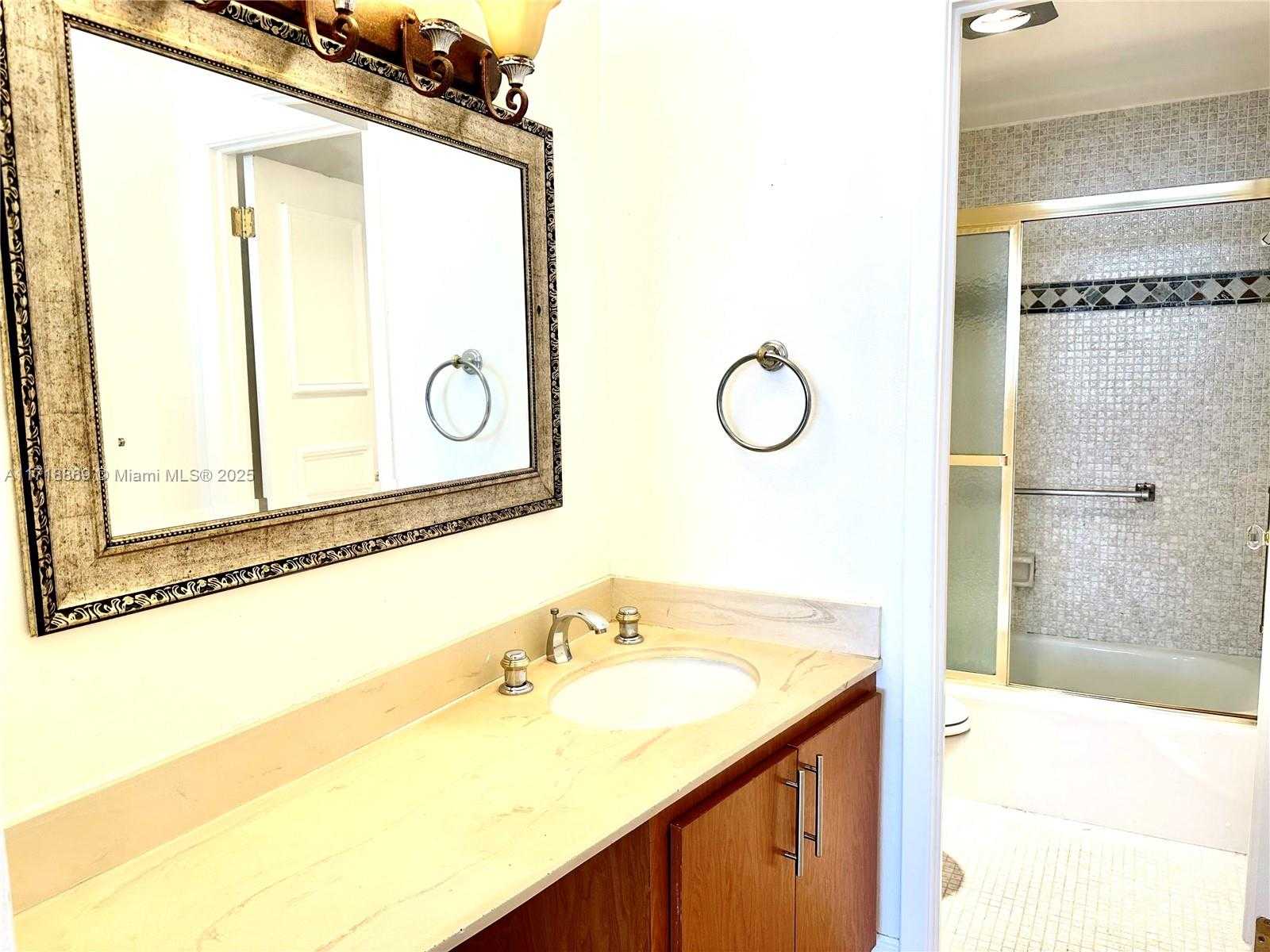 Small Image of 500 BAYVIEW DR #1531, Sunny Isles Beach Number 9