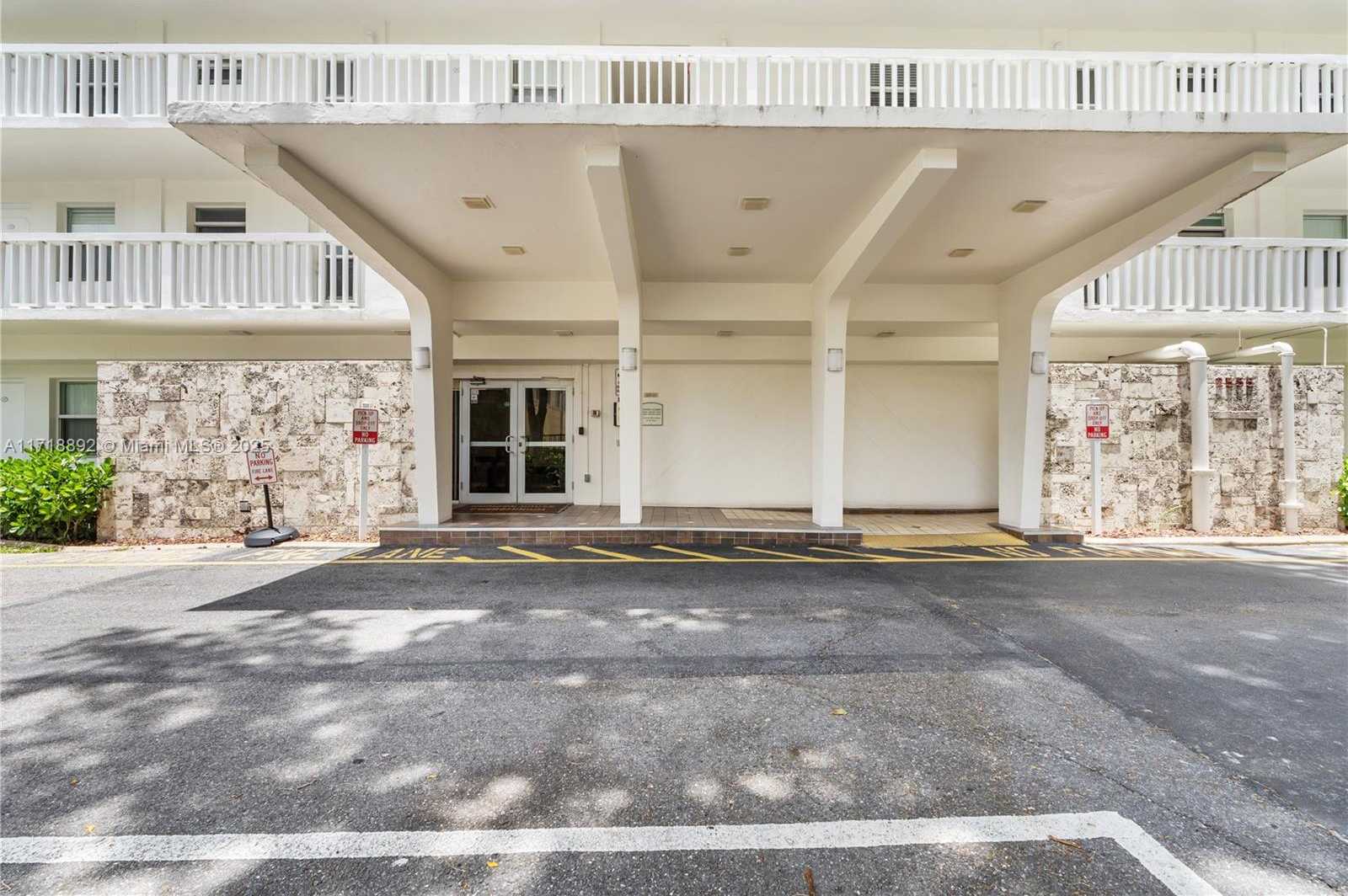 Small Image of 2555 NORTH EAST 11TH ST #303, Fort Lauderdale Number 3