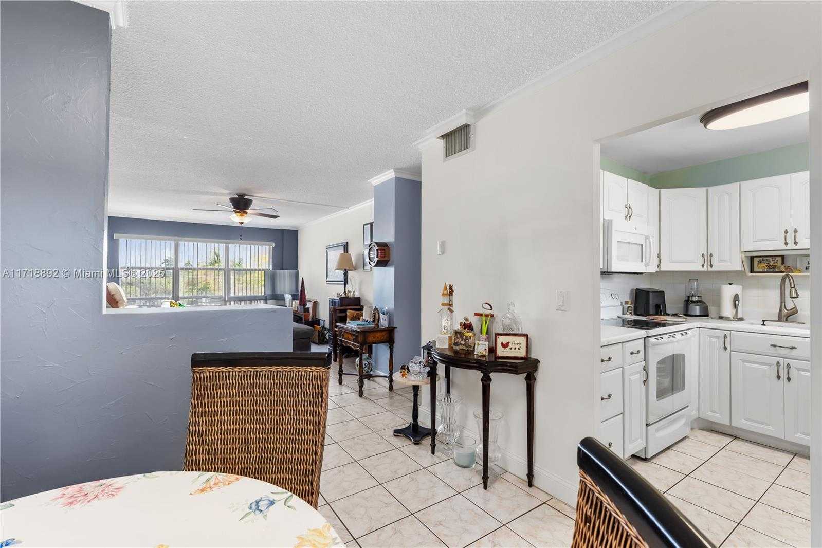 Small Image of 2555 NORTH EAST 11TH ST #303, Fort Lauderdale Number 6