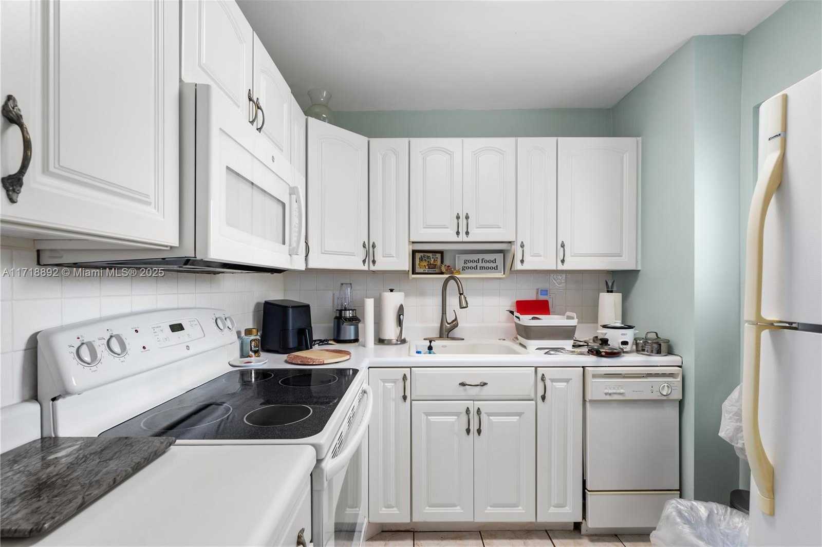 Small Image of 2555 NORTH EAST 11TH ST #303, Fort Lauderdale Number 7