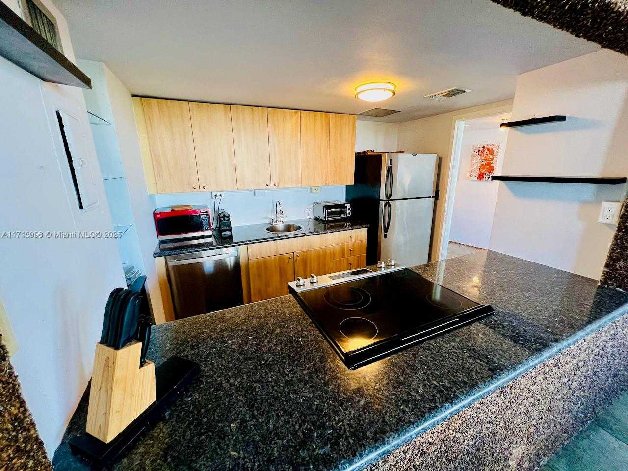 Small Image of 900 BAY DR #411, Miami Beach Number 4
