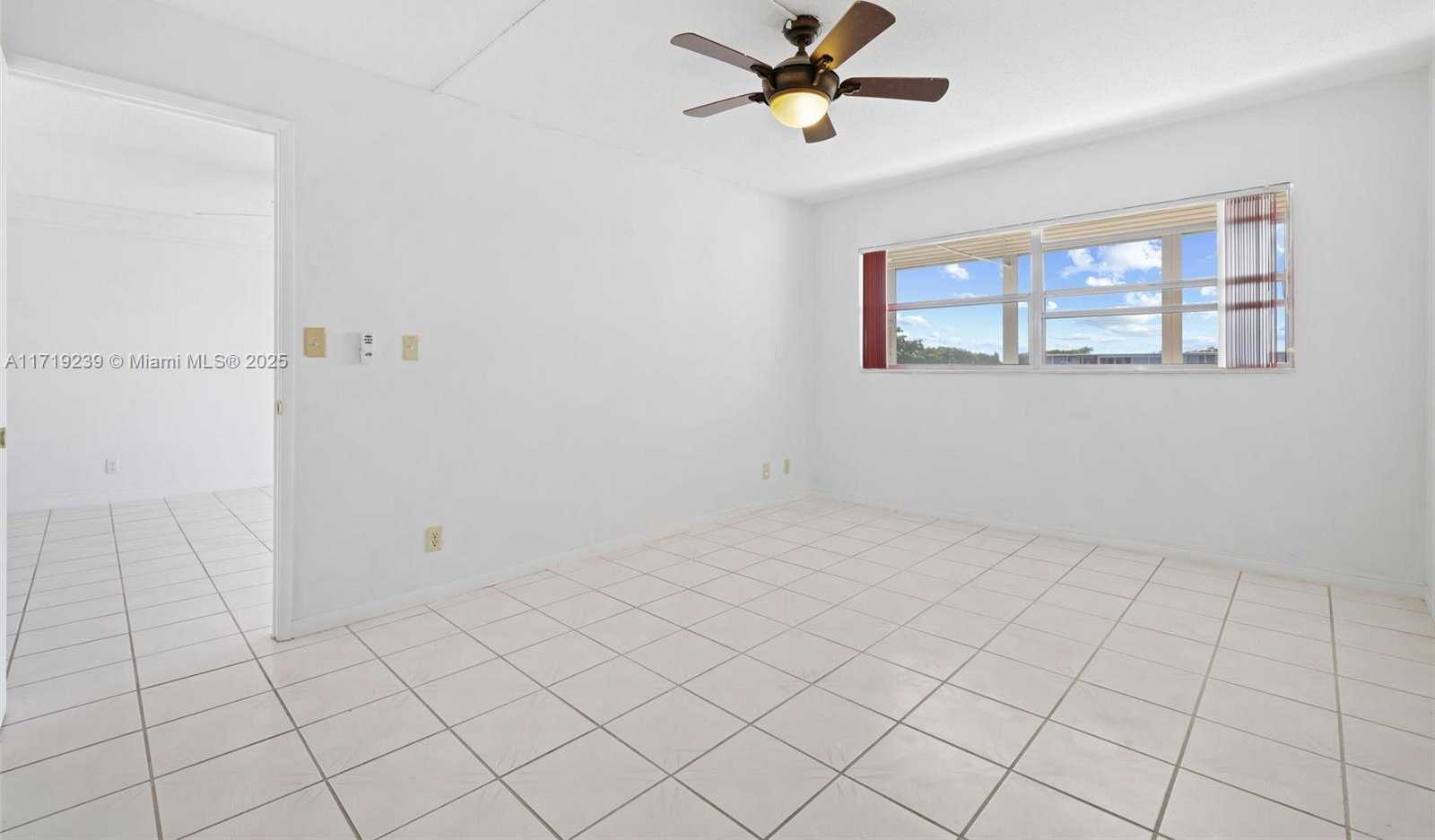 Small Image of 4650 WASHINGTON ST #504, Hollywood Number 14