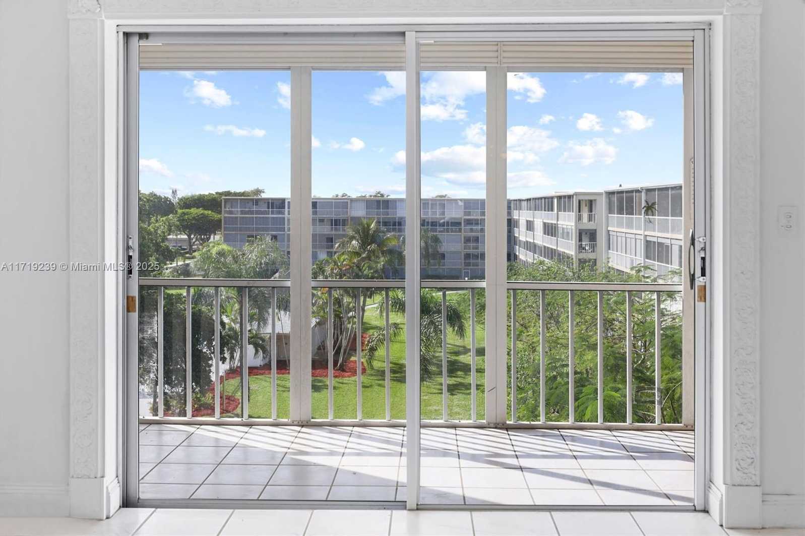 Small Image of 4650 WASHINGTON ST #504, Hollywood Number 21