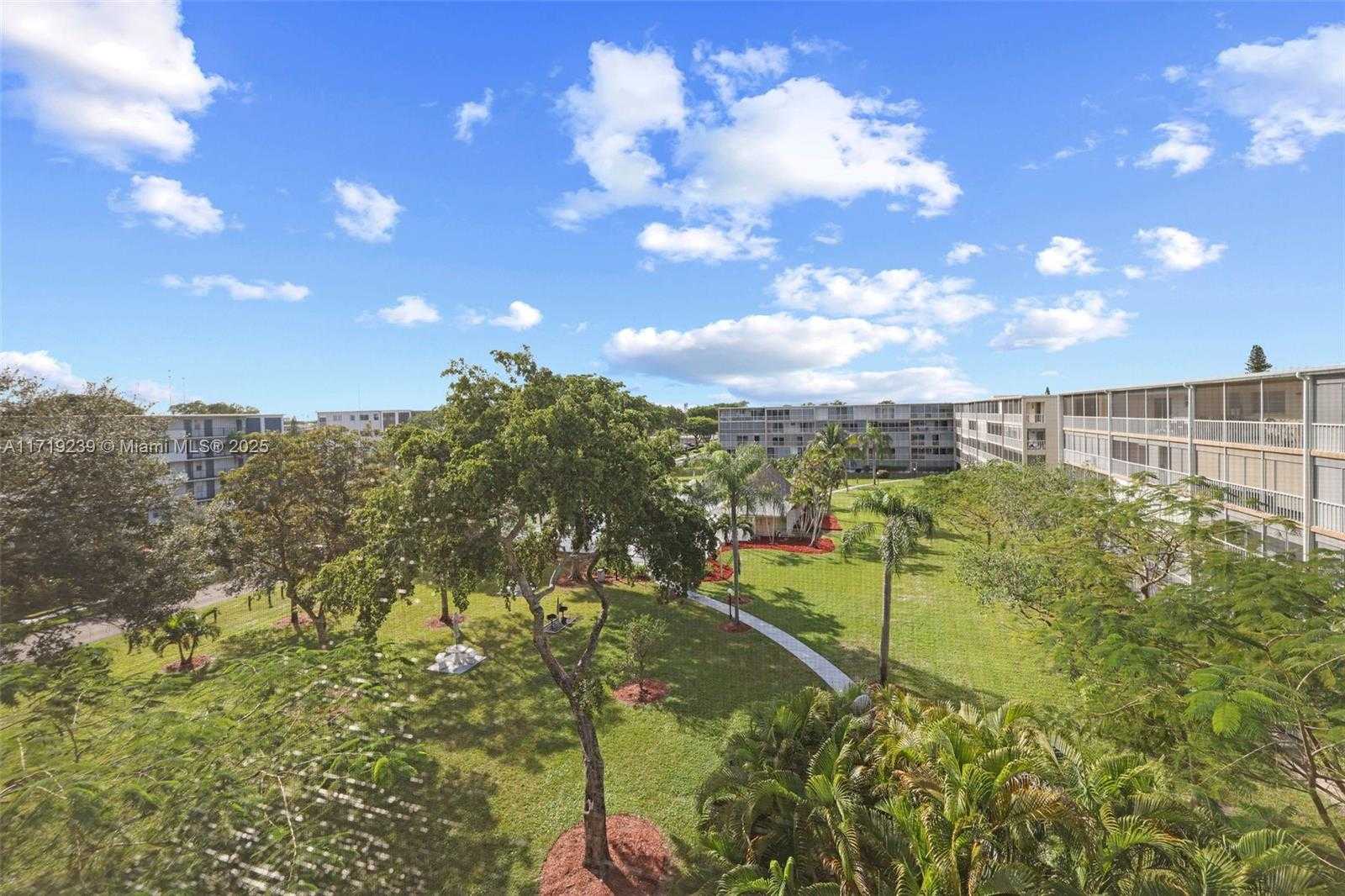 Small Image of 4650 WASHINGTON ST #504, Hollywood Number 23