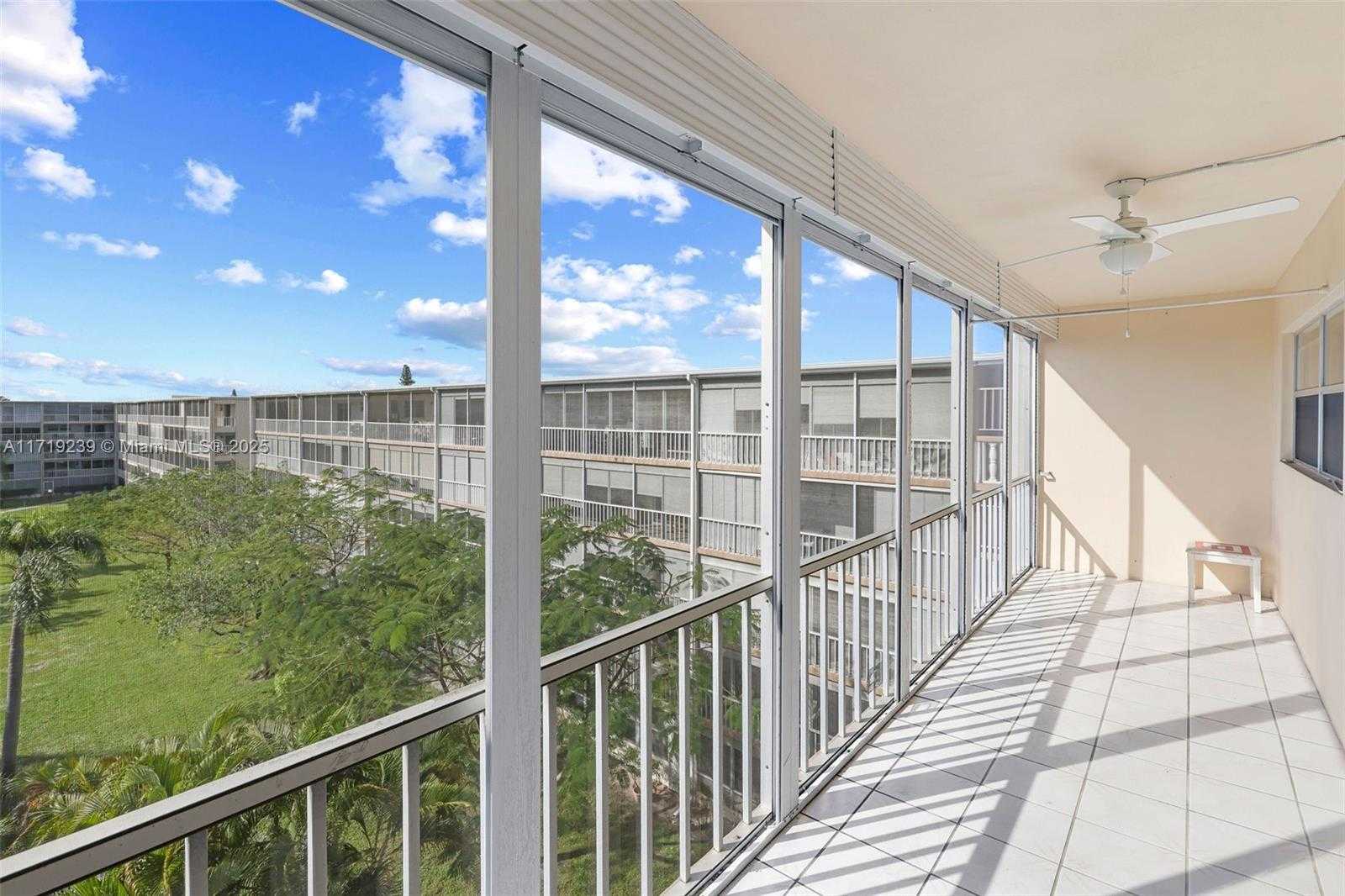 Small Image of 4650 WASHINGTON ST #504, Hollywood Number 25
