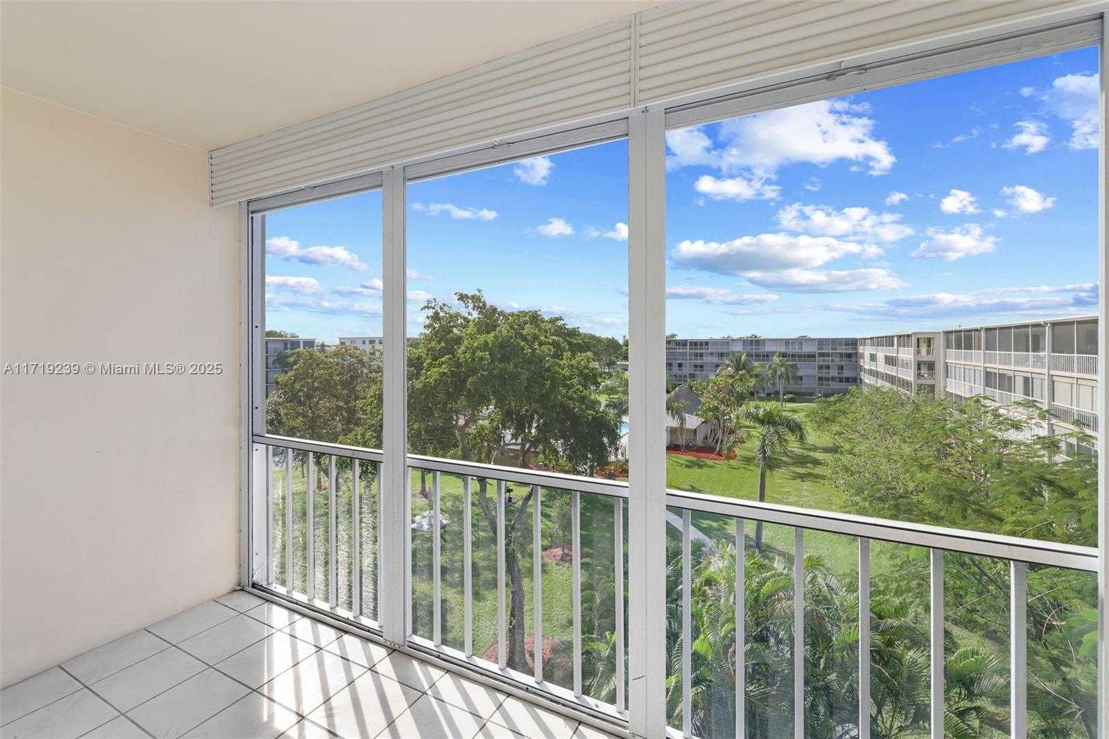 Small Image of 4650 WASHINGTON ST #504, Hollywood Number 36
