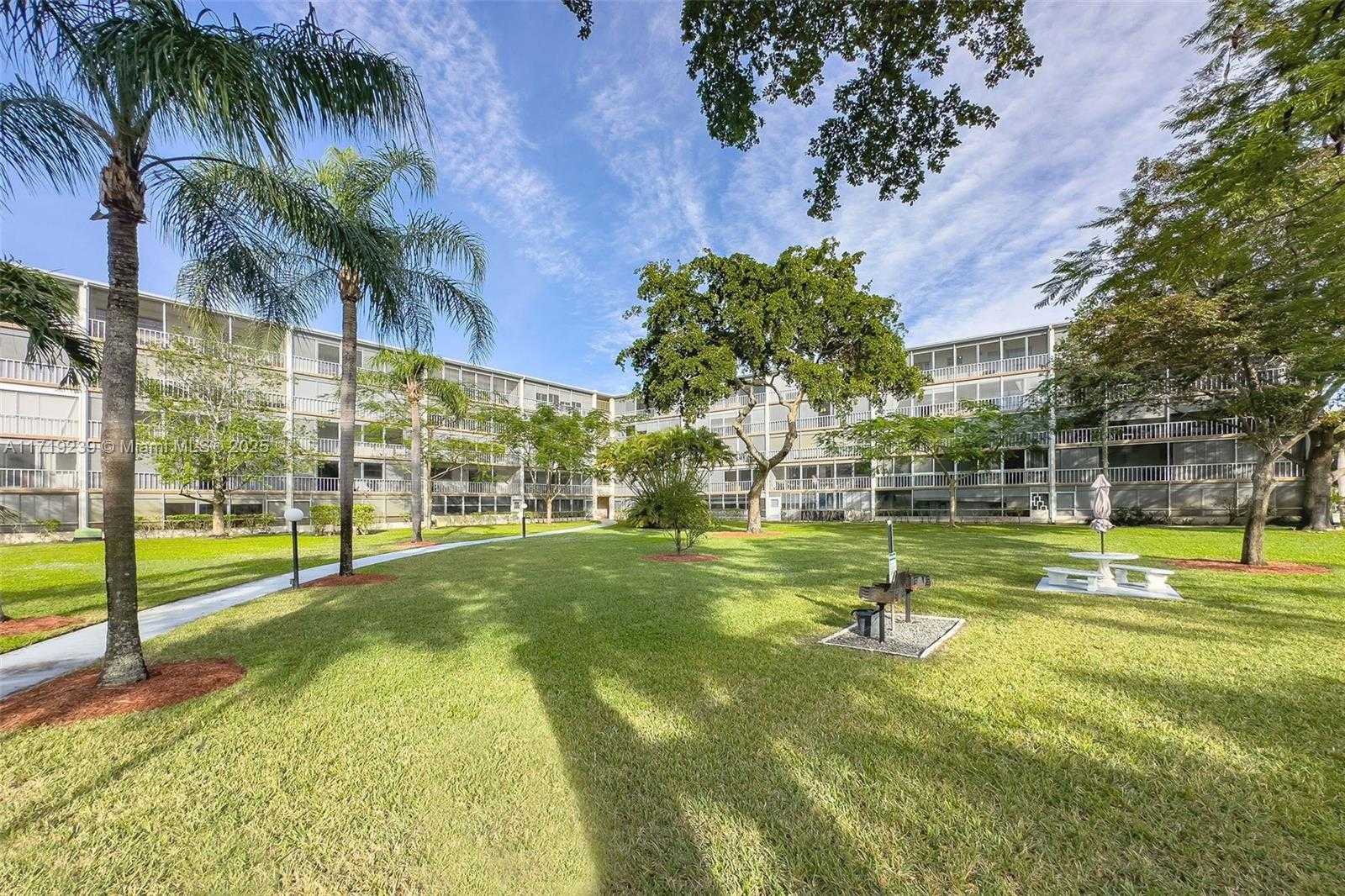 Small Image of 4650 WASHINGTON ST #504, Hollywood Number 38