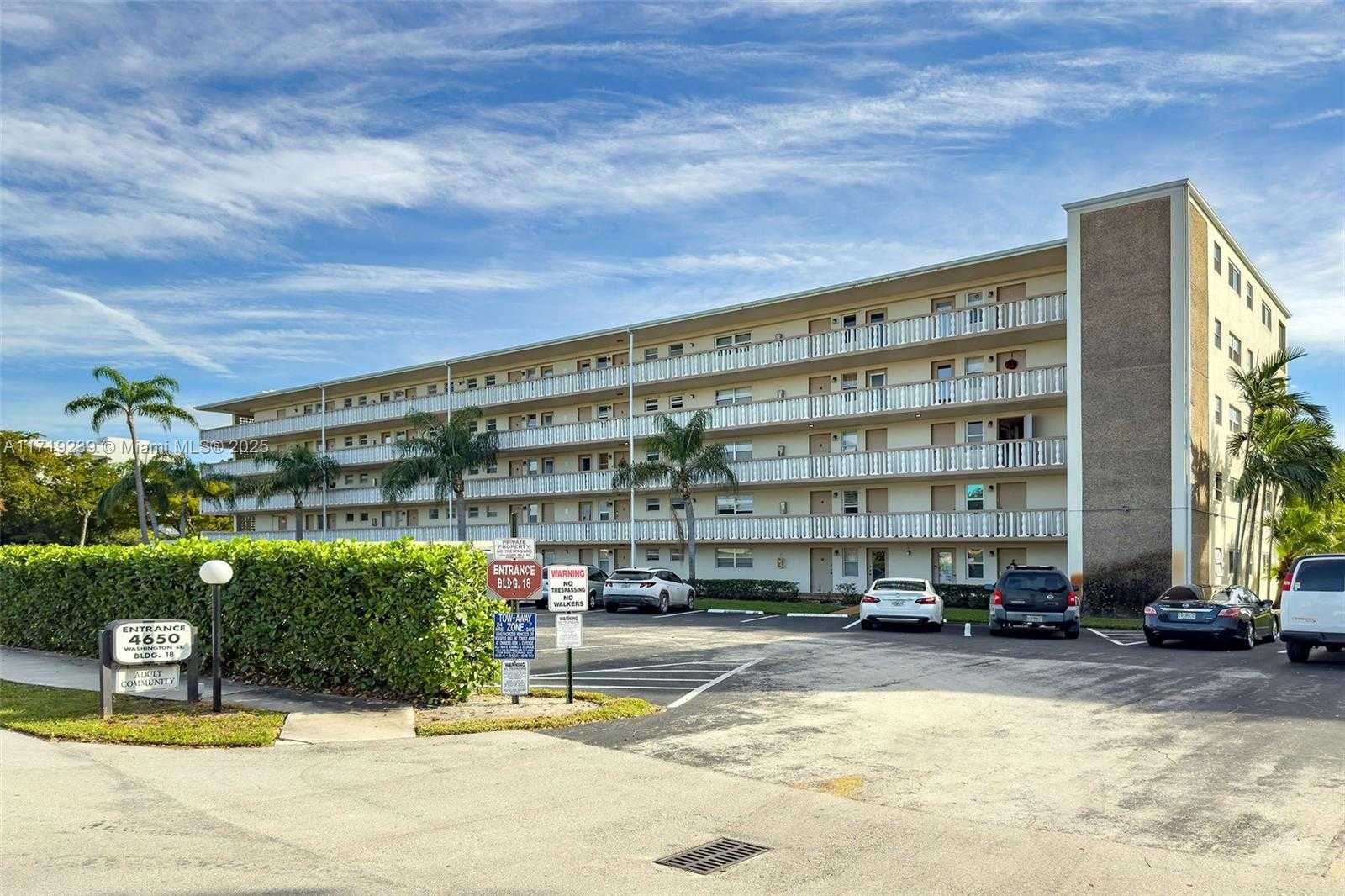 Small Image of 4650 WASHINGTON ST #504, Hollywood Number 39