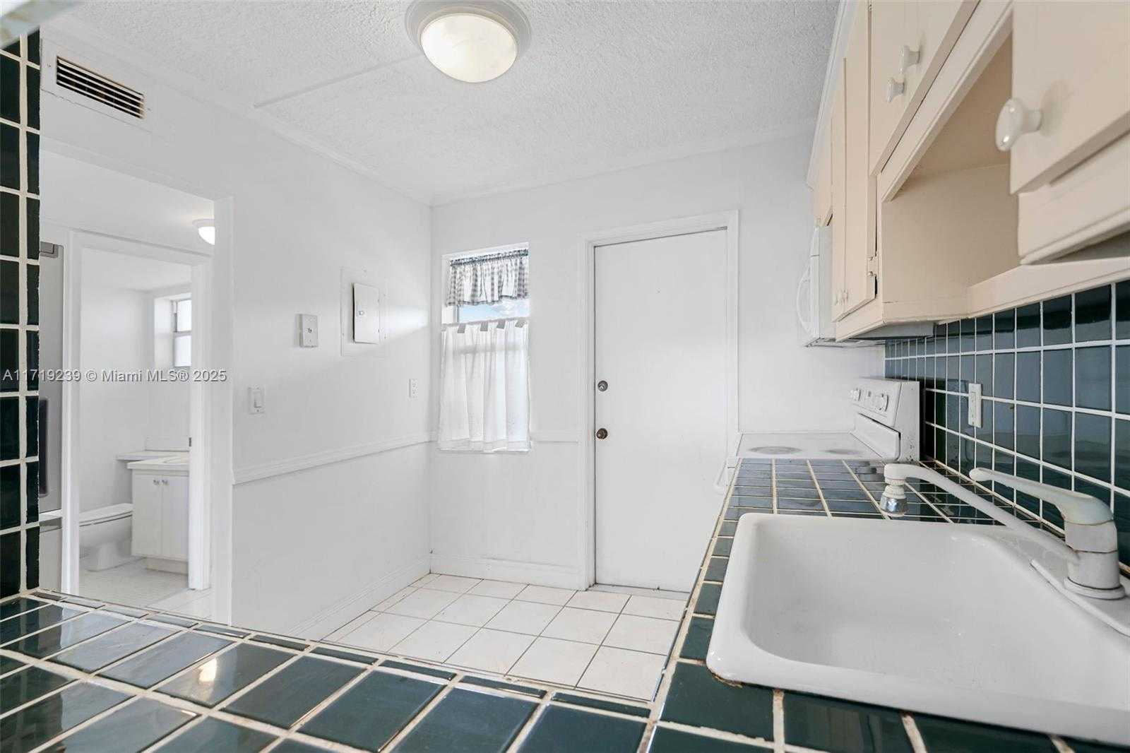 Small Image of 4650 WASHINGTON ST #504, Hollywood Number 5