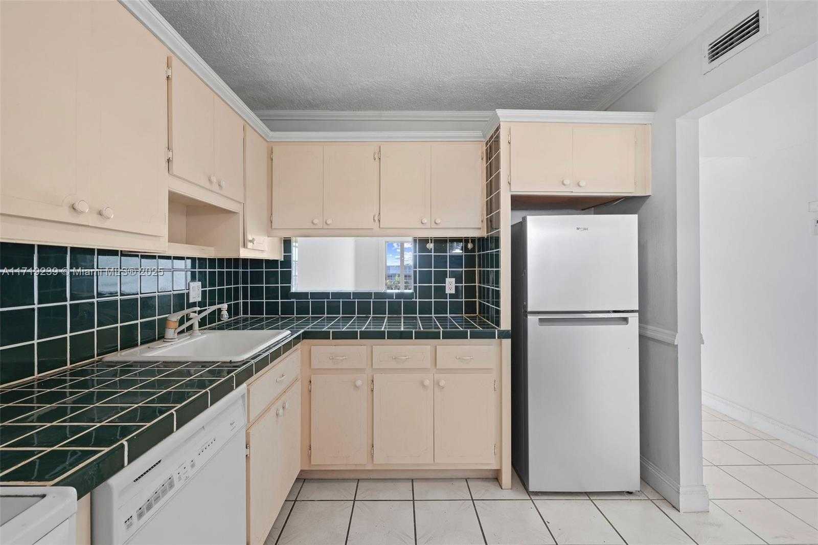 Small Image of 4650 WASHINGTON ST #504, Hollywood Number 6