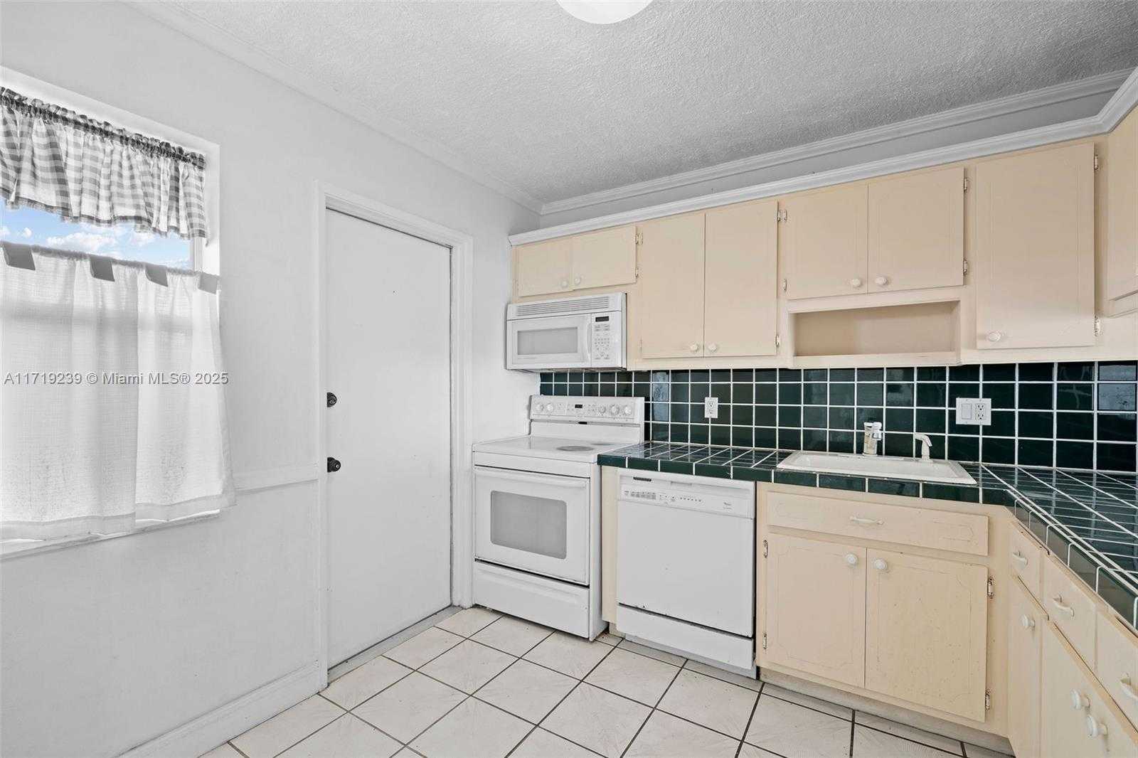 Small Image of 4650 WASHINGTON ST #504, Hollywood Number 7