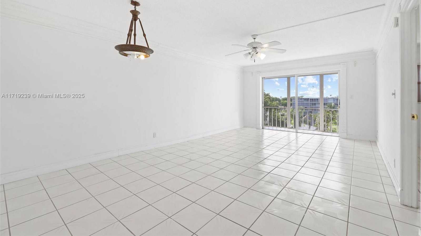 Small Image of 4650 WASHINGTON ST #504, Hollywood Number 9
