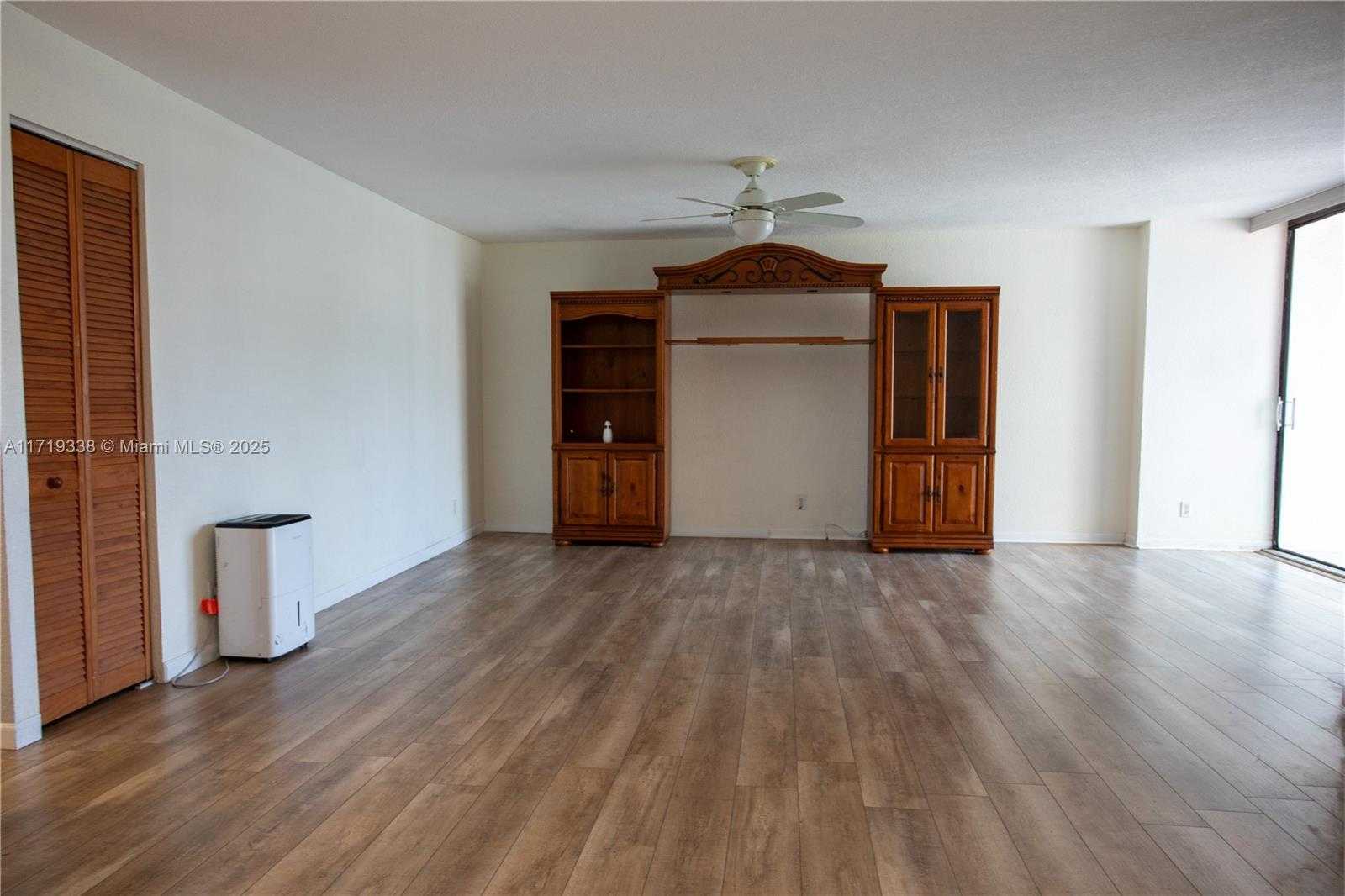 Small Image of 800 PARKVIEW DR #512, Hallandale Beach Number 10
