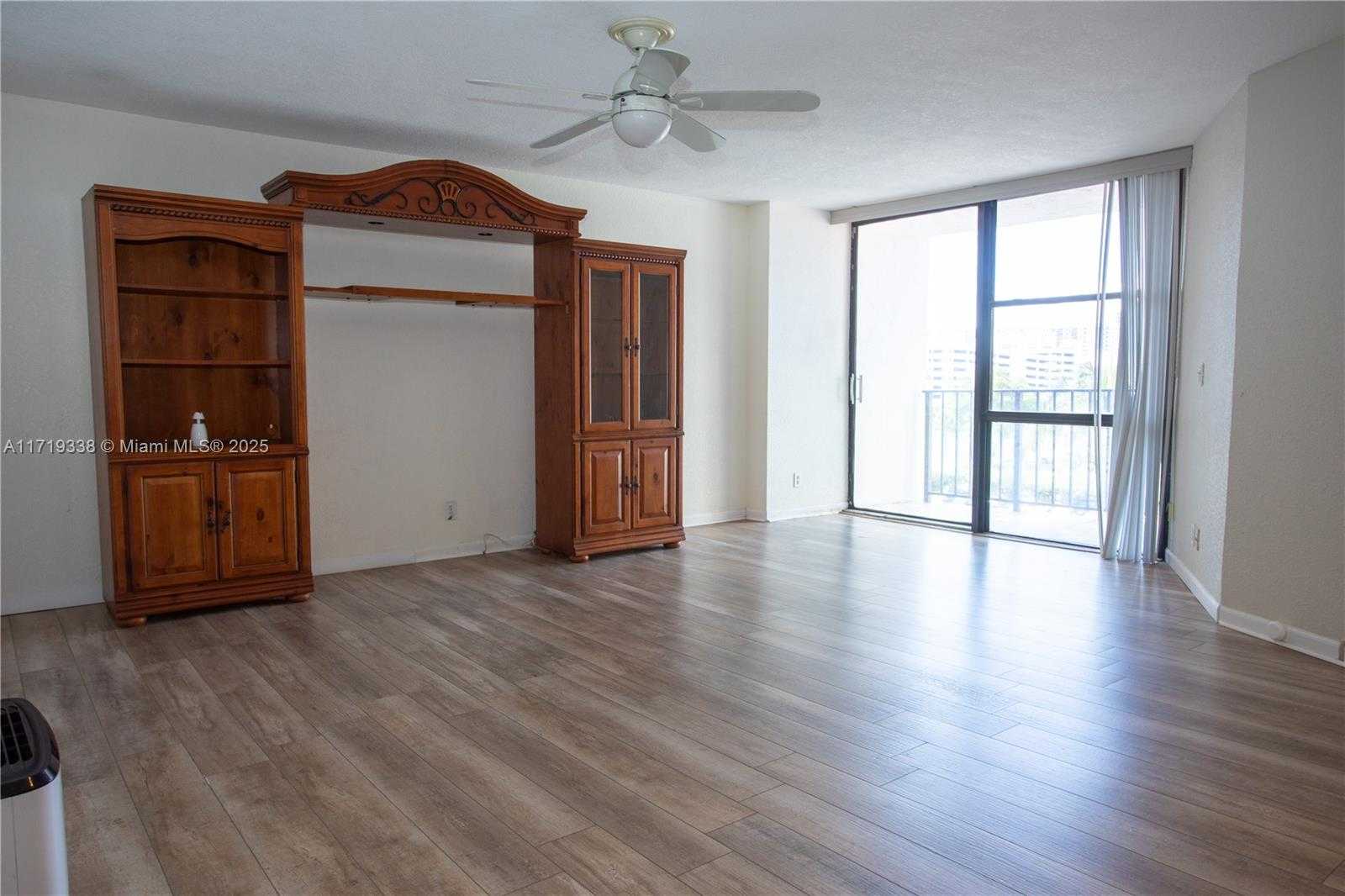 Small Image of 800 PARKVIEW DR #512, Hallandale Beach Number 11