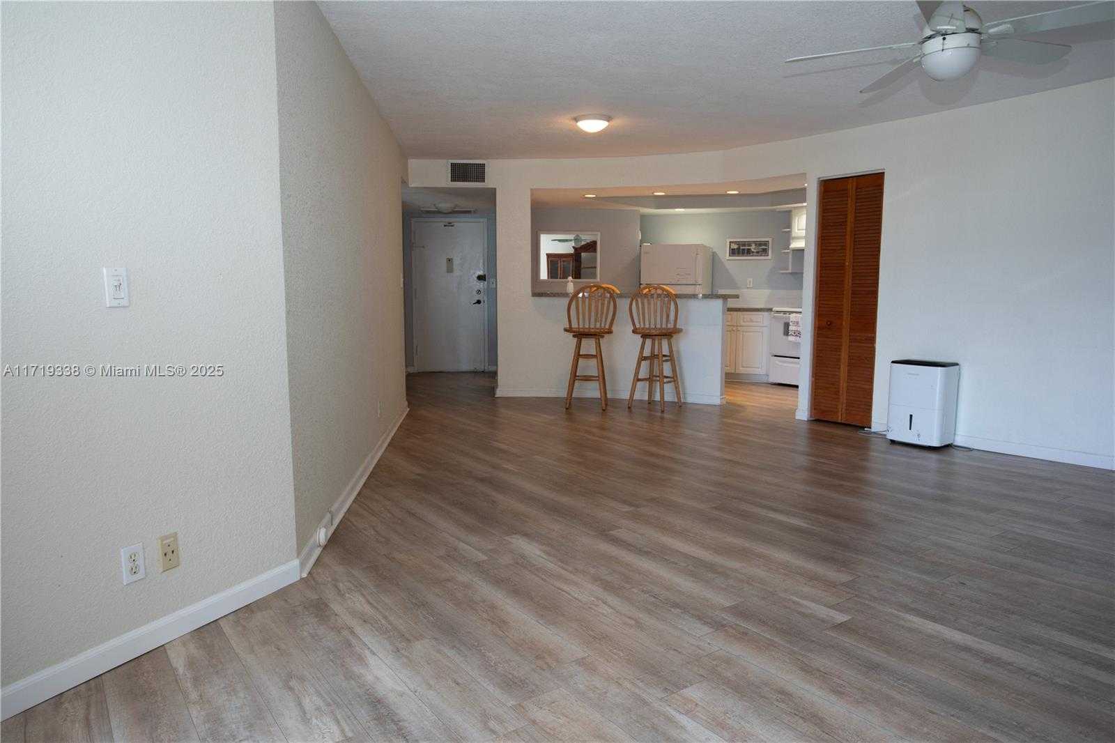 Small Image of 800 PARKVIEW DR #512, Hallandale Beach Number 12