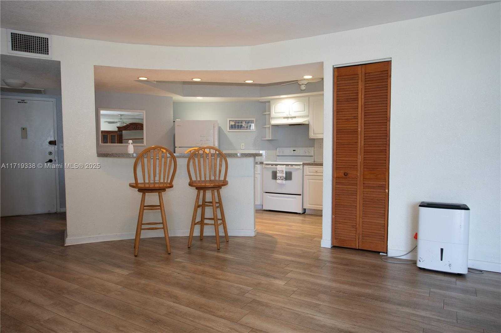 Small Image of 800 PARKVIEW DR #512, Hallandale Beach Number 13