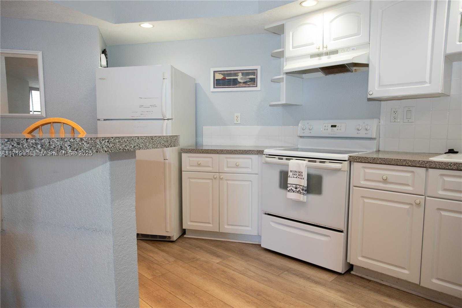 Small Image of 800 PARKVIEW DR #512, Hallandale Beach Number 14