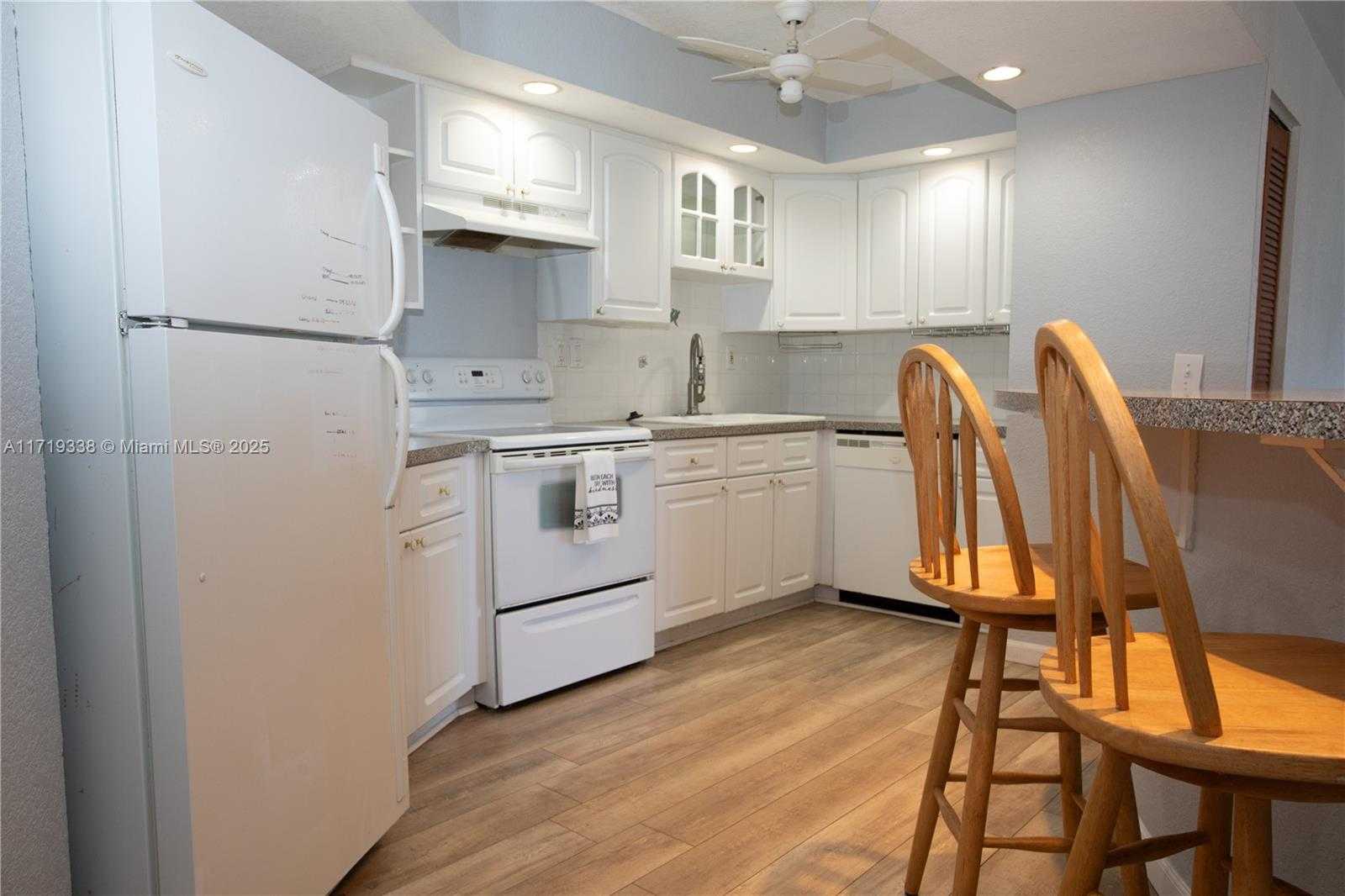 Small Image of 800 PARKVIEW DR #512, Hallandale Beach Number 16