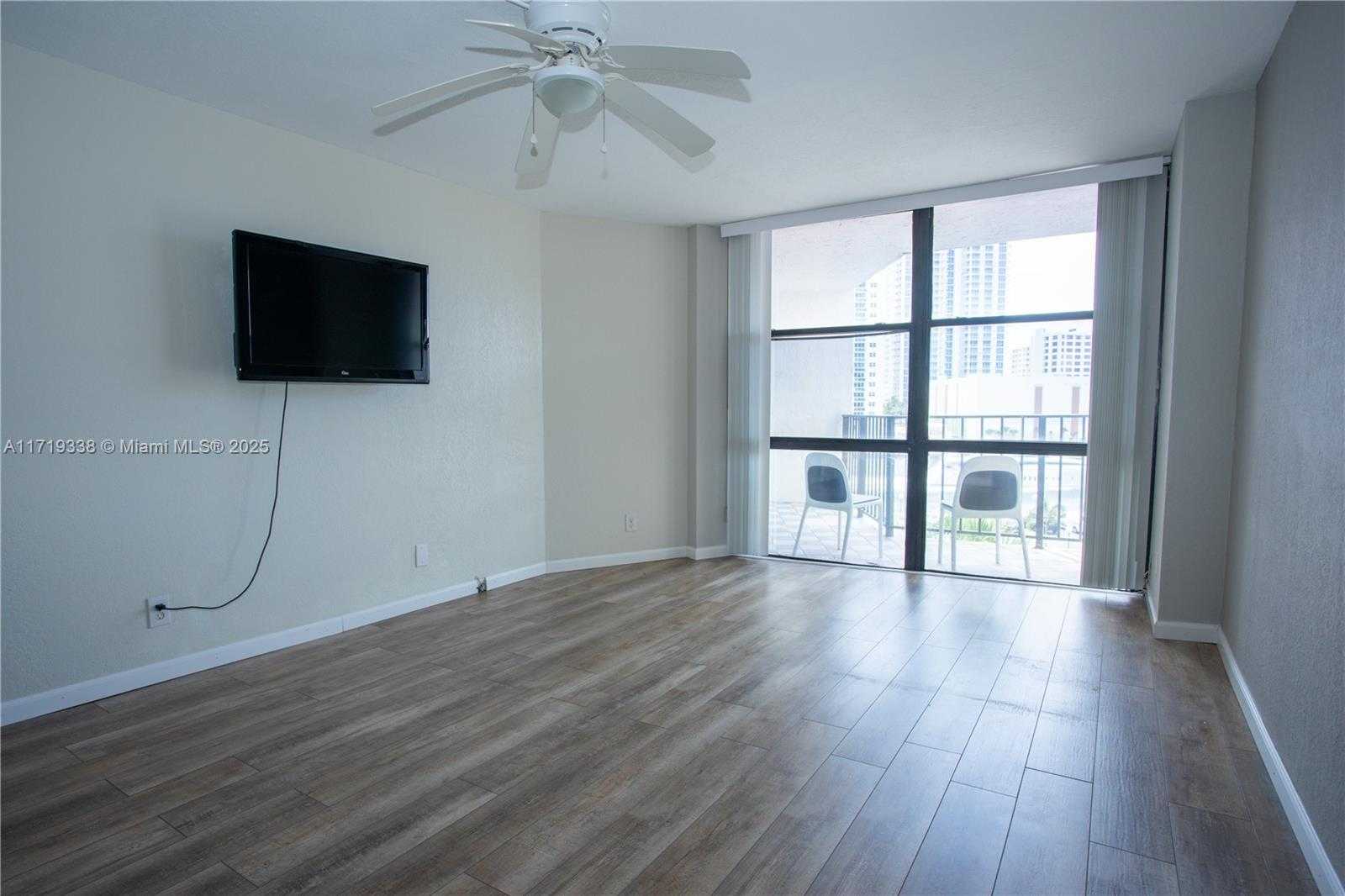Small Image of 800 PARKVIEW DR #512, Hallandale Beach Number 5