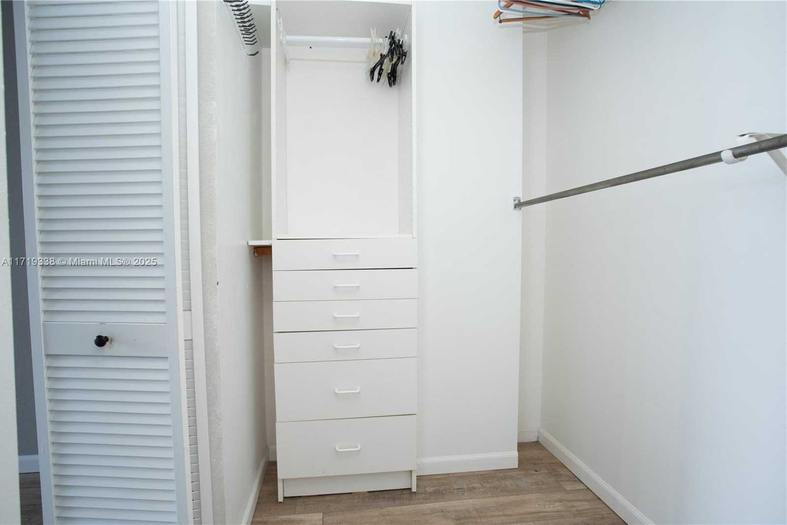 Small Image of 800 PARKVIEW DR #512, Hallandale Beach Number 7