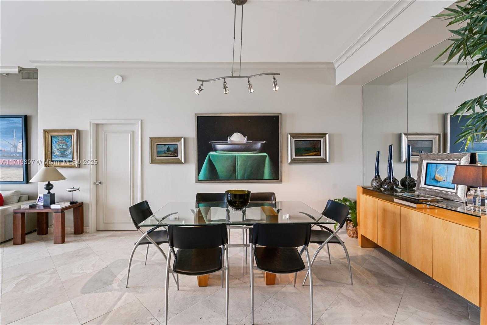 Small Image of 888 Brickell Key Dr, Miami, FL 33131, USA Number 13