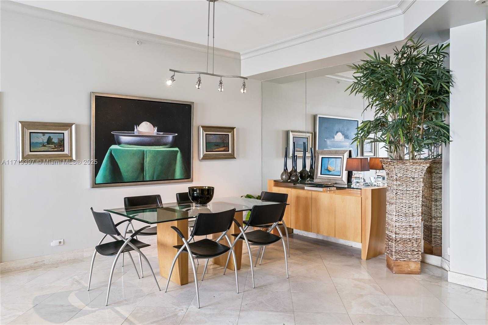 Small Image of 888 Brickell Key Dr, Miami, FL 33131, USA Number 14