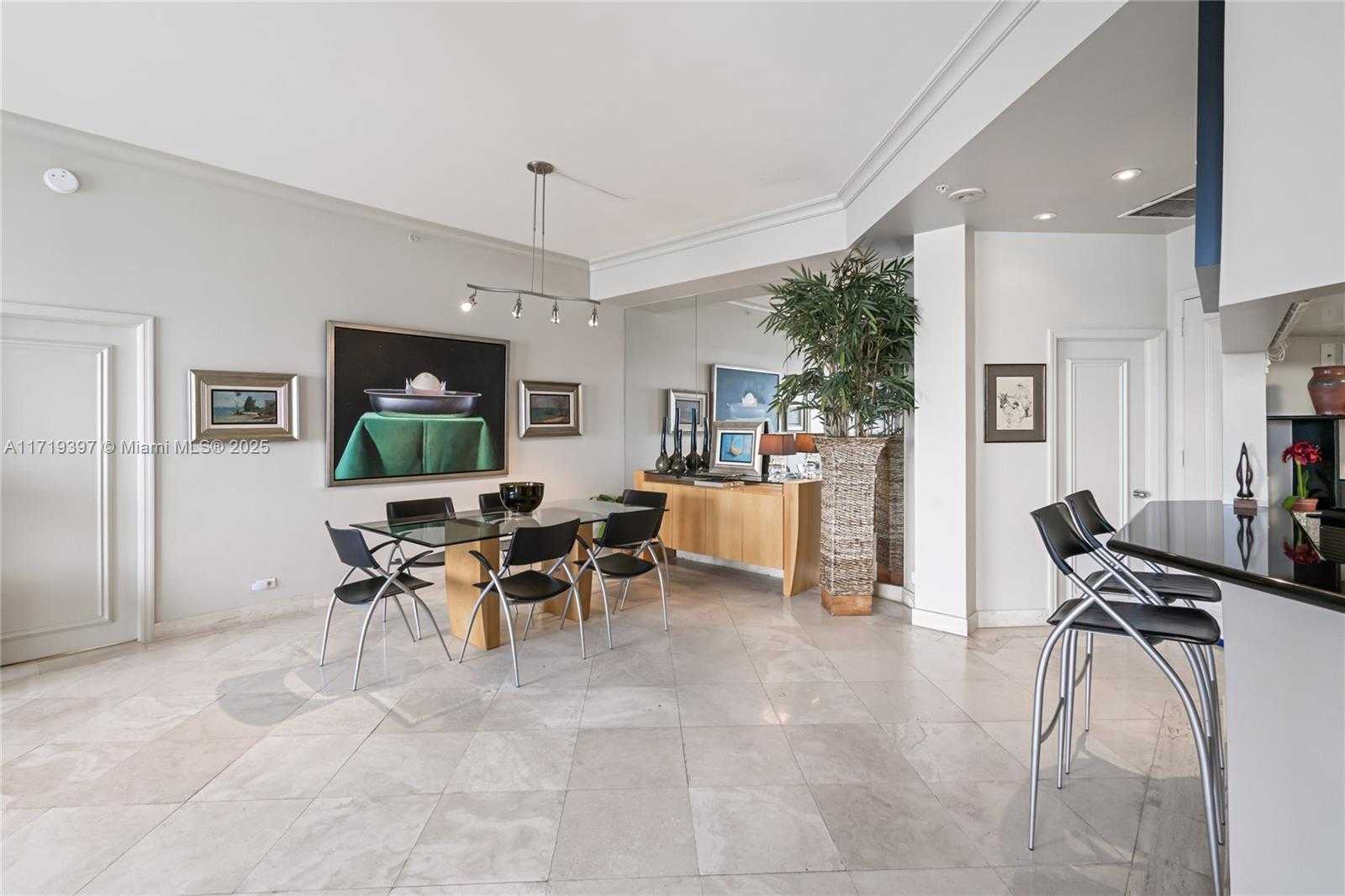 Small Image of 888 Brickell Key Dr, Miami, FL 33131, USA Number 15