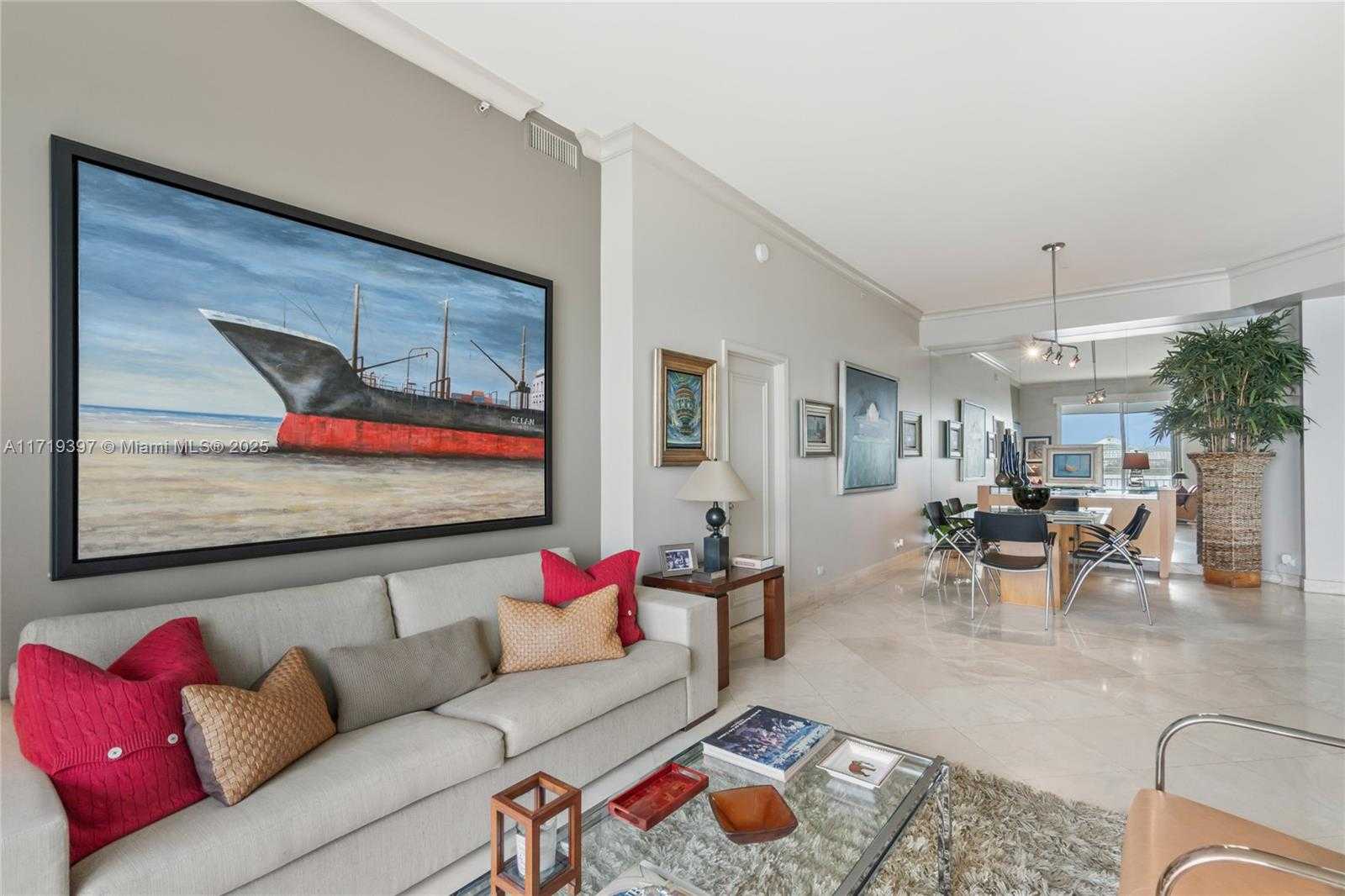 Small Image of 888 Brickell Key Dr, Miami, FL 33131, USA Number 18