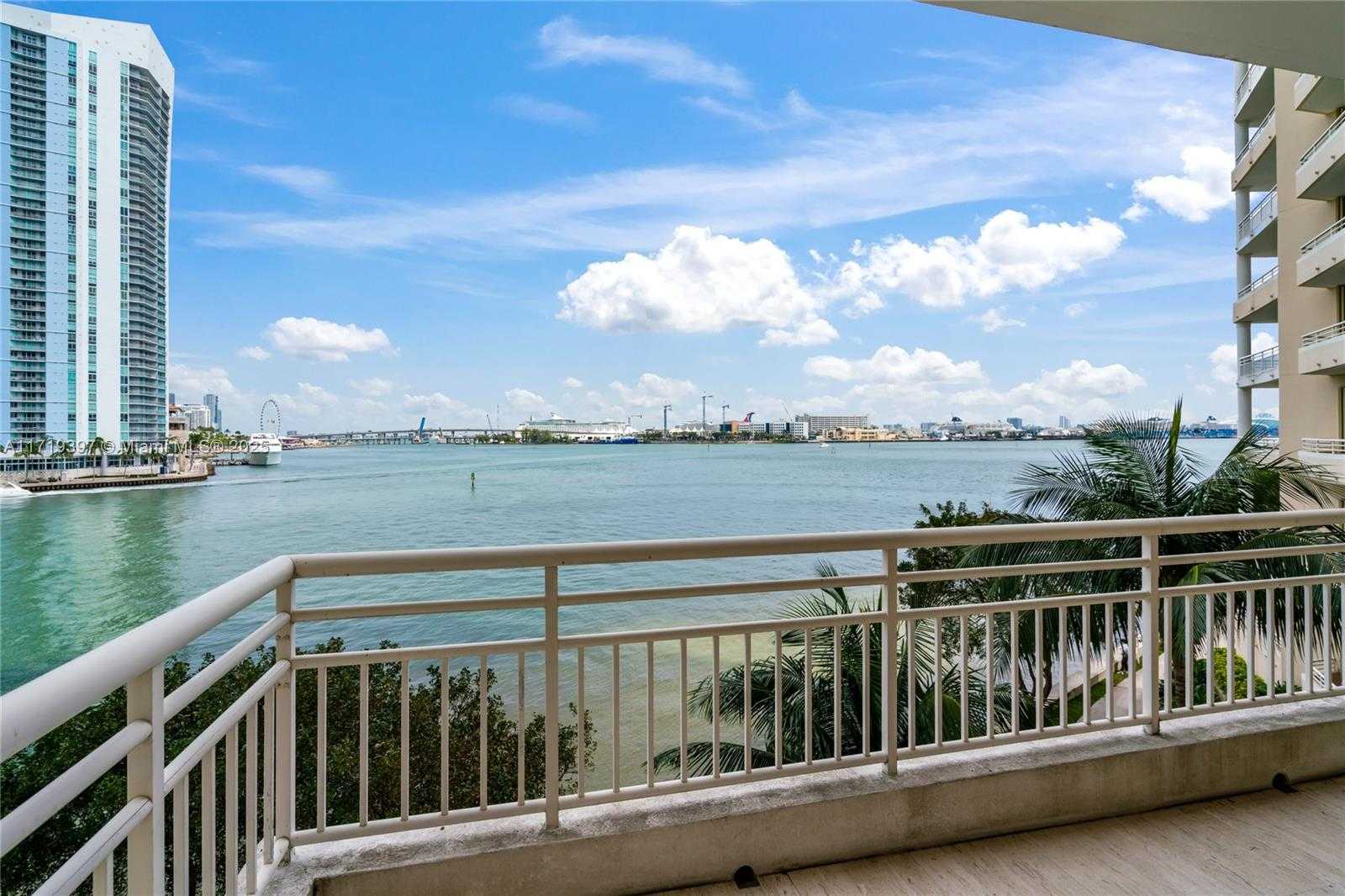 Small Image of 888 Brickell Key Dr, Miami, FL 33131, USA Number 2
