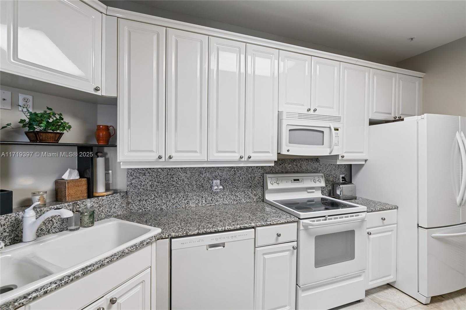 Small Image of 888 Brickell Key Dr, Miami, FL 33131, USA Number 20