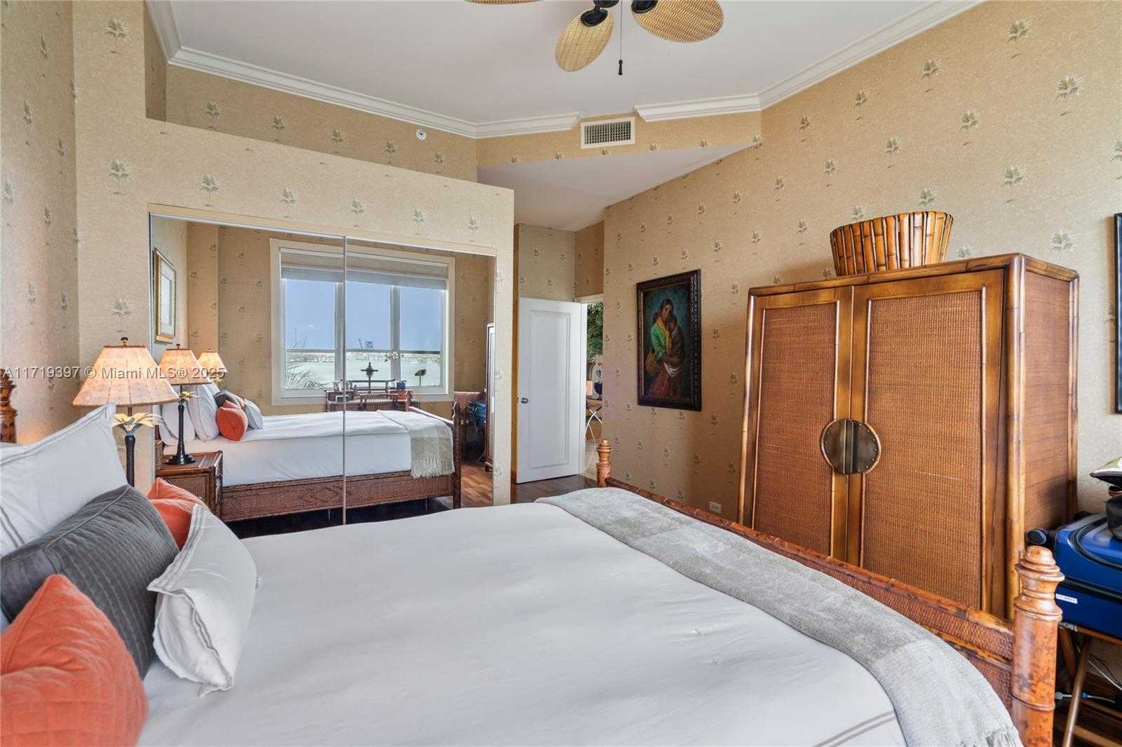 Small Image of 888 Brickell Key Dr, Miami, FL 33131, USA Number 24