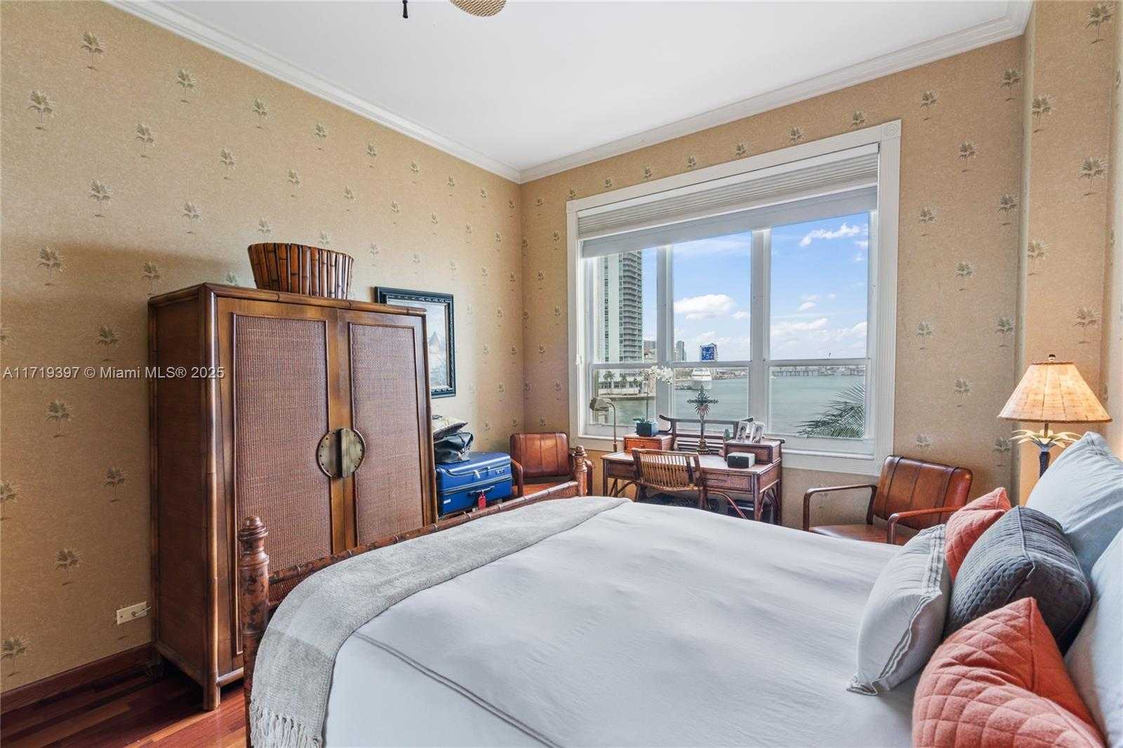 Small Image of 888 Brickell Key Dr, Miami, FL 33131, USA Number 25
