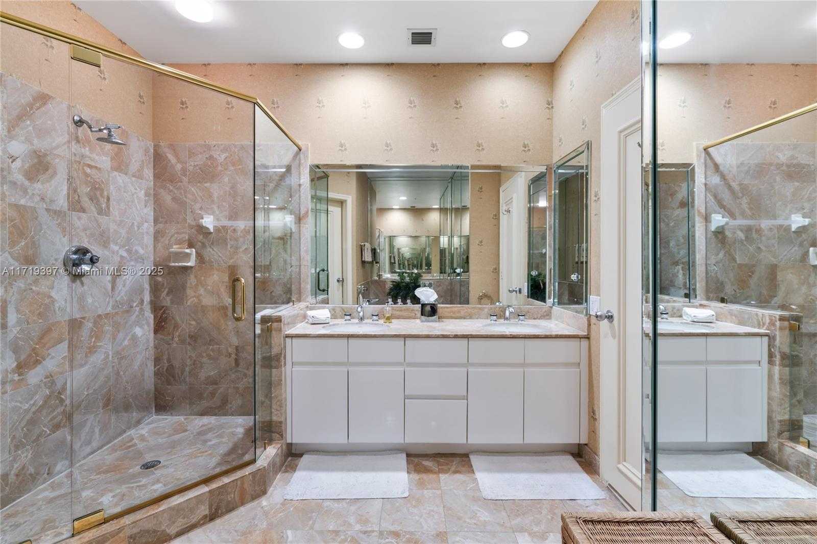 Small Image of 888 Brickell Key Dr, Miami, FL 33131, USA Number 29
