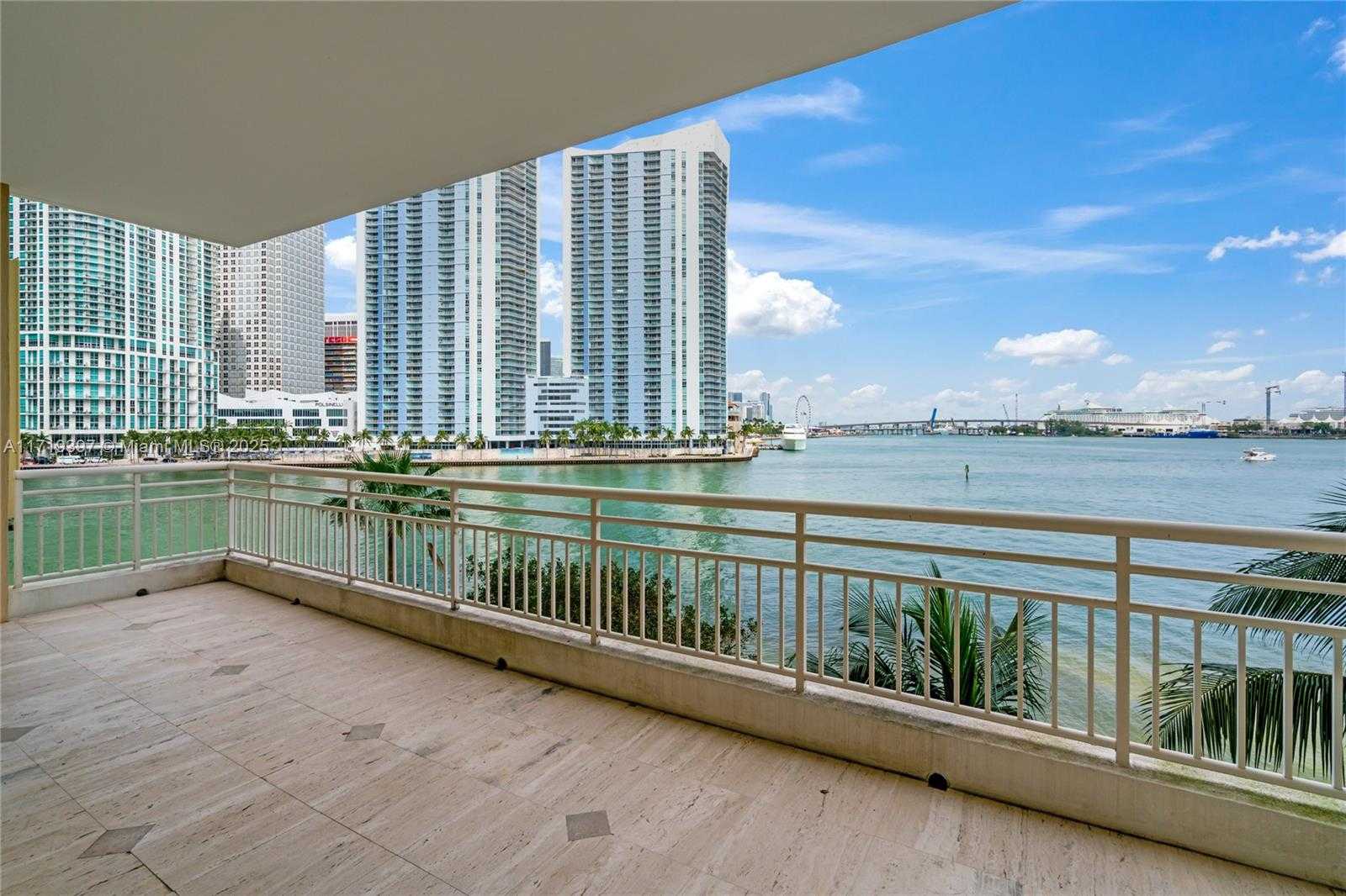 Small Image of 888 Brickell Key Dr, Miami, FL 33131, USA Number 3
