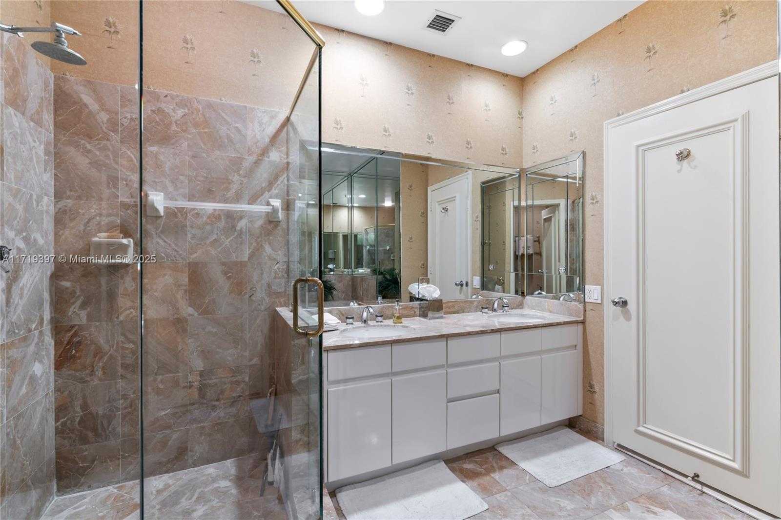Small Image of 888 Brickell Key Dr, Miami, FL 33131, USA Number 30