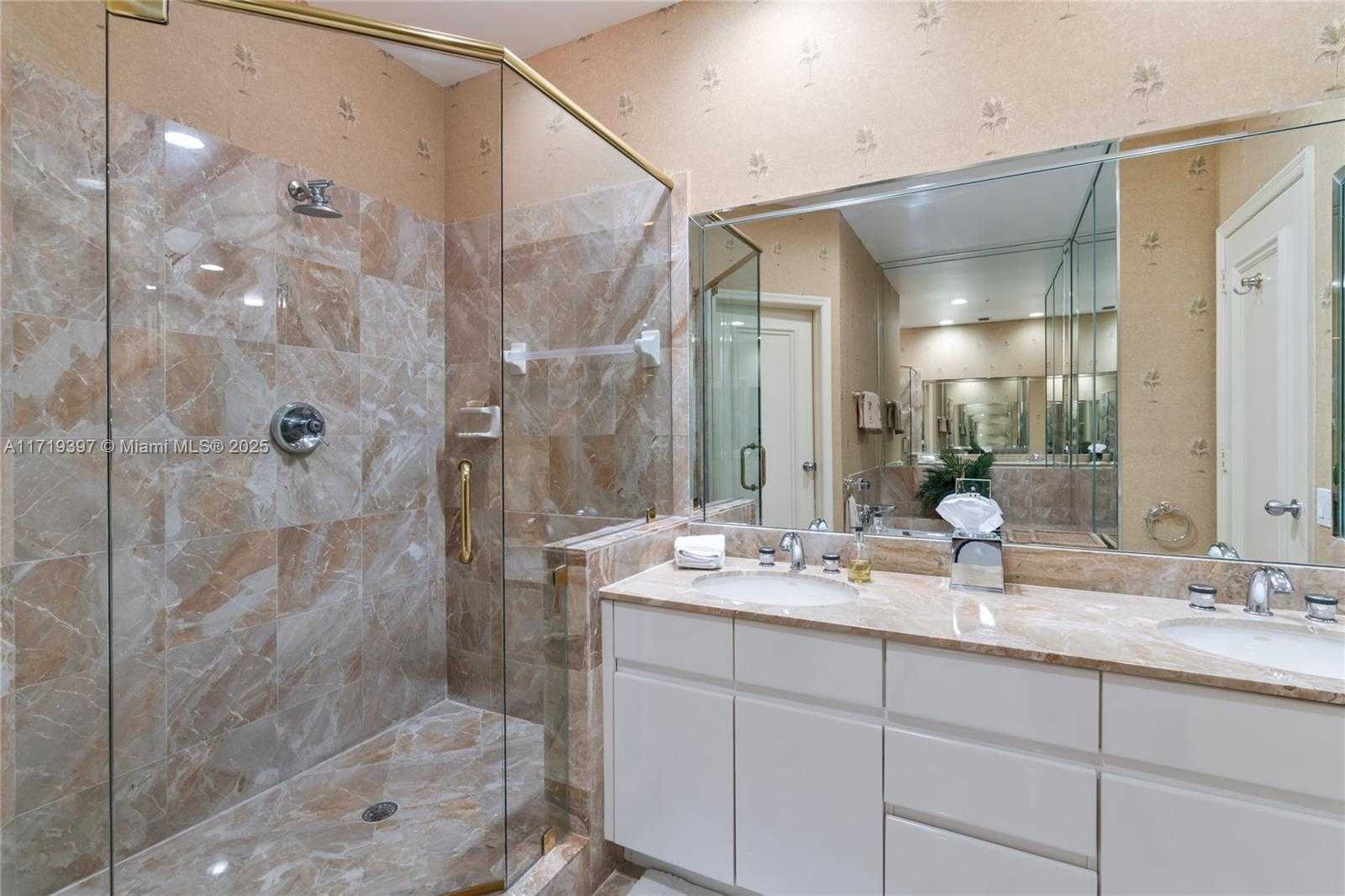 Small Image of 888 Brickell Key Dr, Miami, FL 33131, USA Number 31