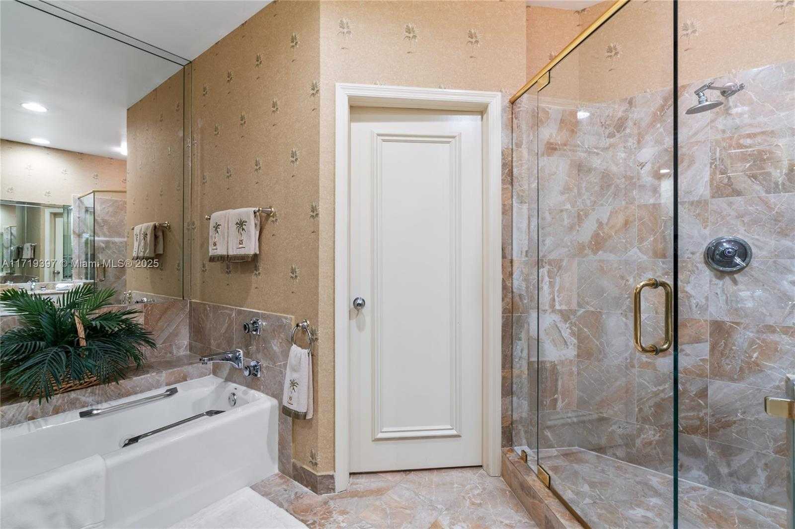 Small Image of 888 Brickell Key Dr, Miami, FL 33131, USA Number 32