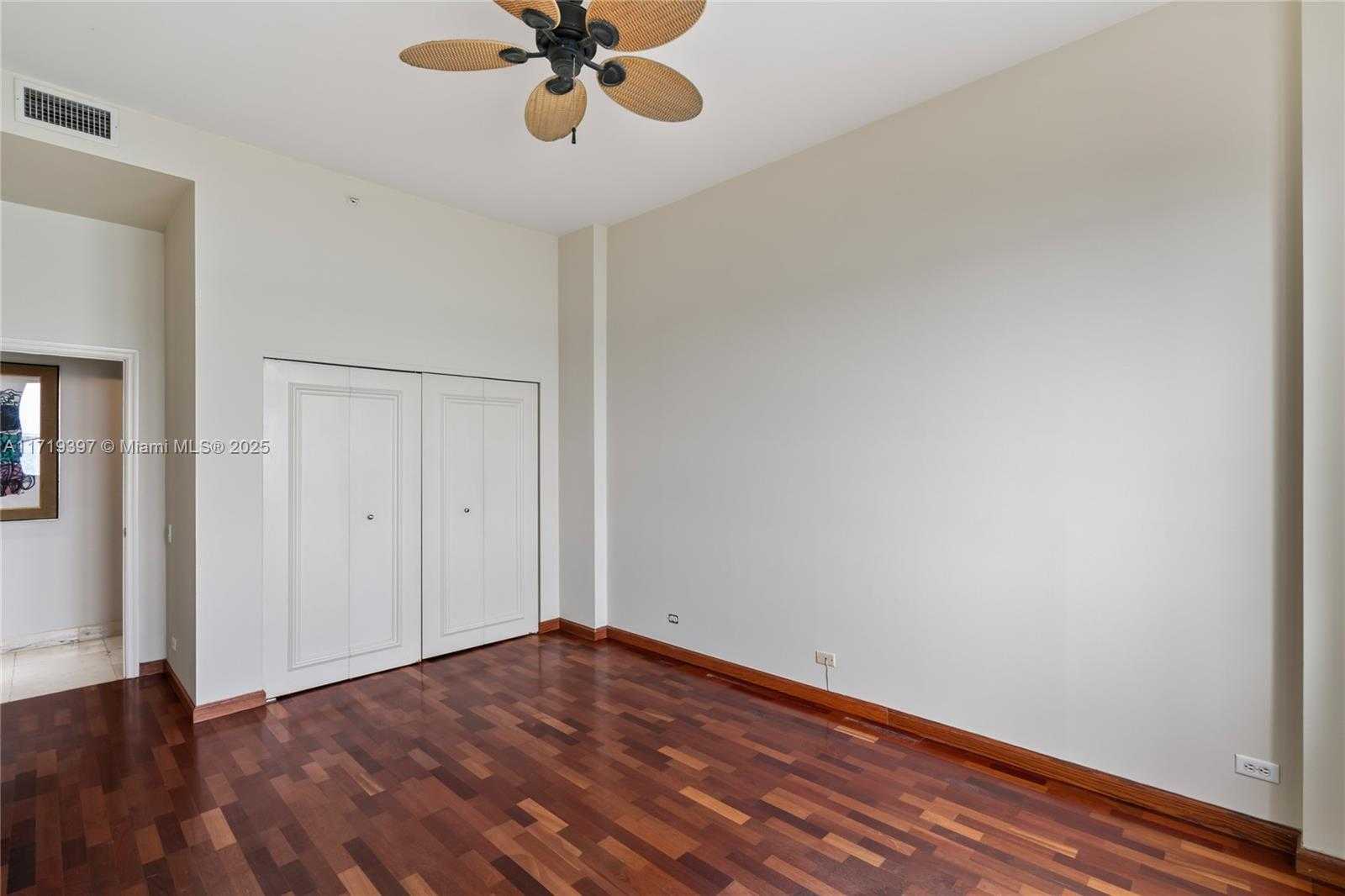 Small Image of 888 Brickell Key Dr, Miami, FL 33131, USA Number 33