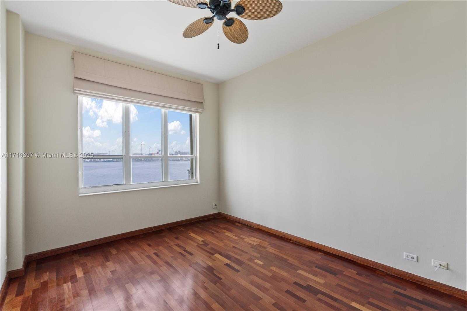 Small Image of 888 Brickell Key Dr, Miami, FL 33131, USA Number 34