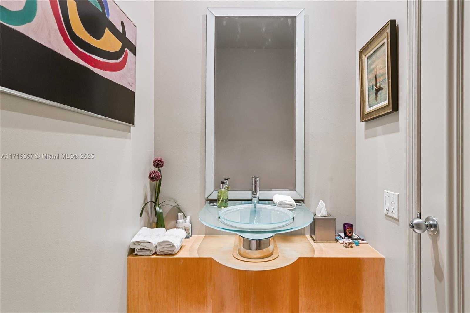 Small Image of 888 Brickell Key Dr, Miami, FL 33131, USA Number 36