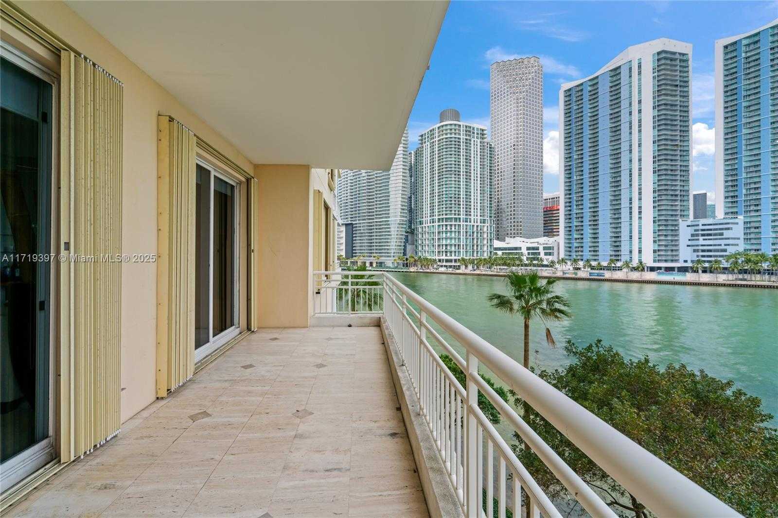 Small Image of 888 Brickell Key Dr, Miami, FL 33131, USA Number 39