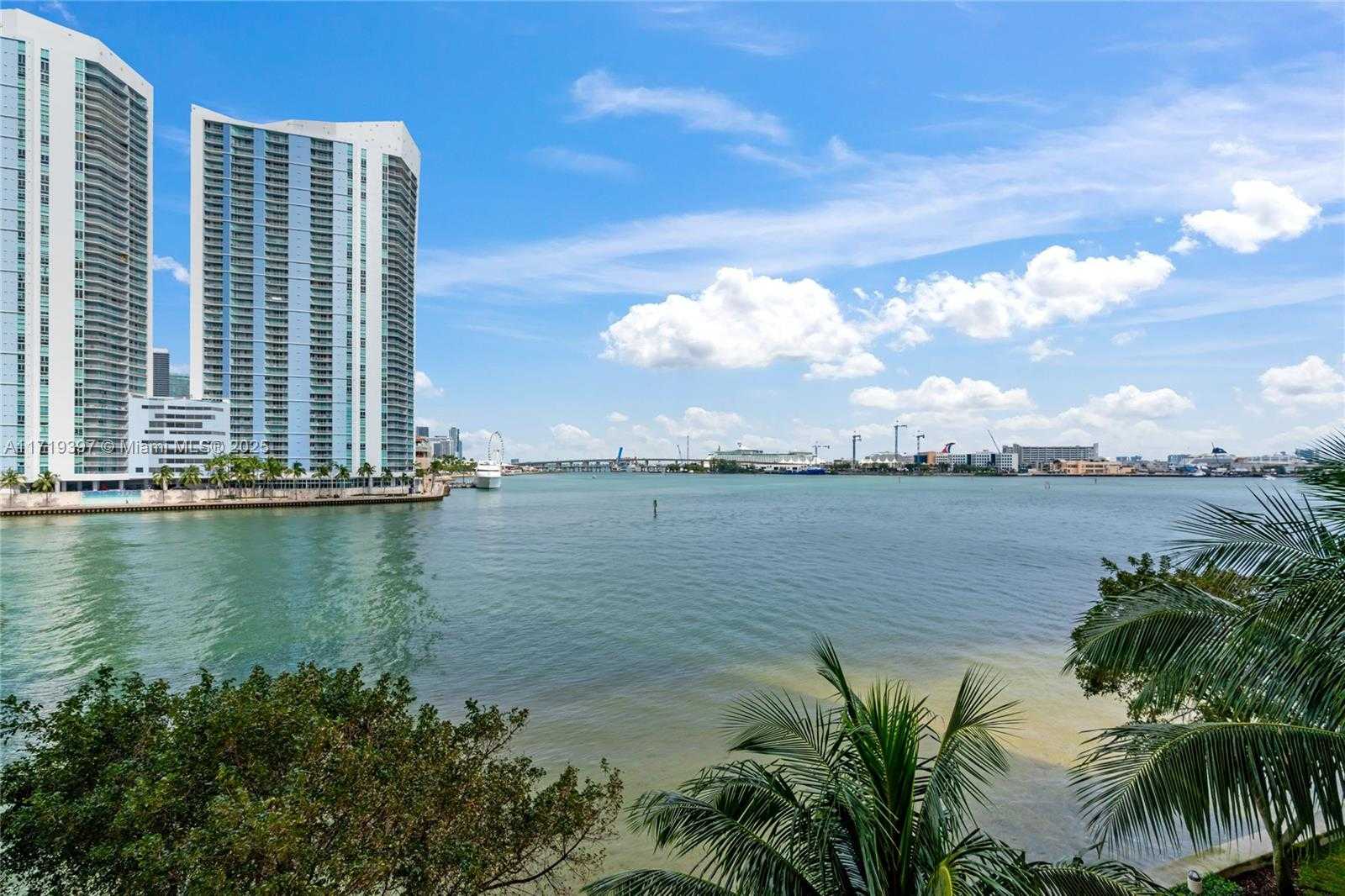Small Image of 888 Brickell Key Dr, Miami, FL 33131, USA Number 40